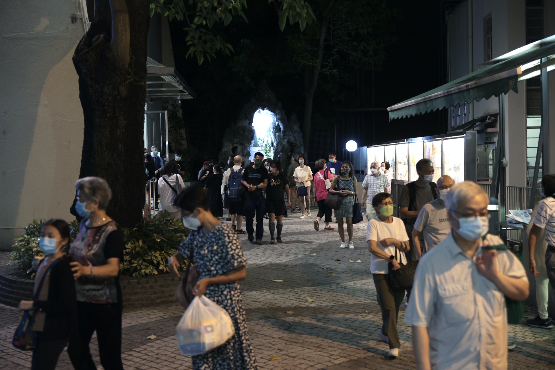 天主教香港教區今年沒舉行六四追思彌撒,聖十字架堂未有教徒點起爉燭追思。(歐嘉樂攝) 天主教香港教區今年沒舉行六四追思彌撒,聖十字架堂未有教徒點起爉燭追思。(歐嘉樂攝)