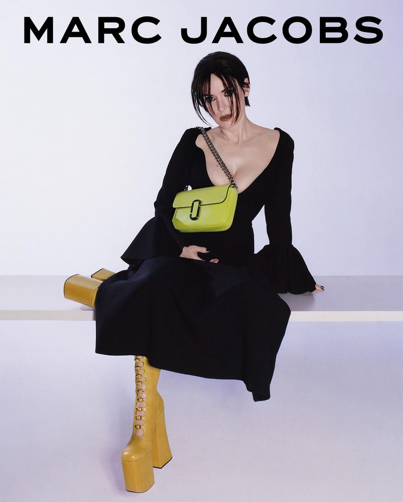 Winona Ryder為品牌拍攝了一輯全新宣傳照。(IG/@marcjacobs) Winona Ryder為品牌拍攝了一輯全新宣傳照。(IG/@marcjacobs)
