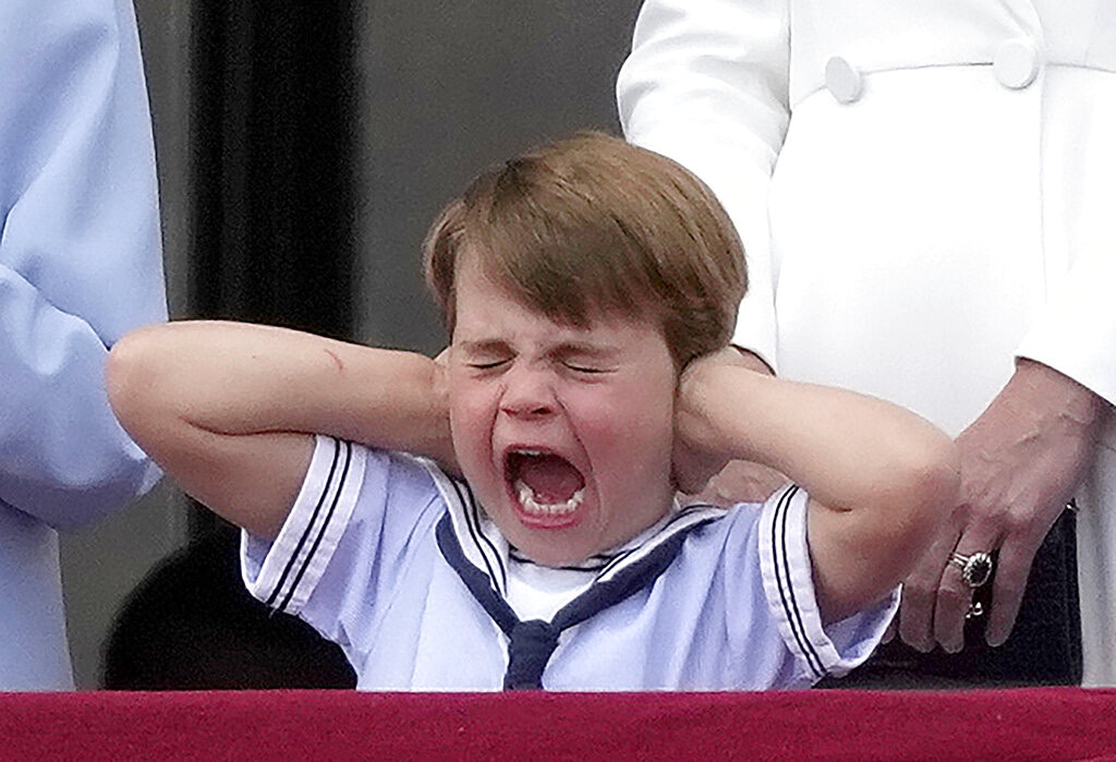 在英女王伊利沙白二世登基70周年庆典中，路易王子丰富且趣怪的表情为活动更添欢乐！（AP）