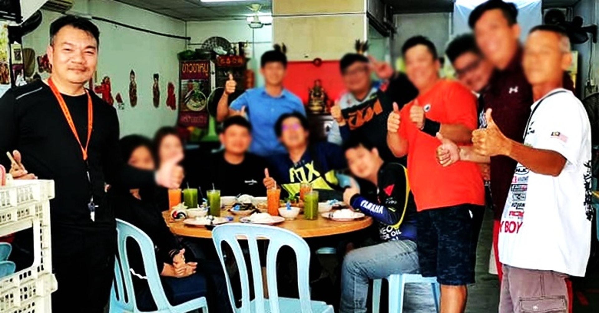 馬來西亞華裔家庭遊泰國,一家三口同騎大象時出意外,父親(左一)不幸慘死。(網上圖片) 馬來西亞華裔家庭遊泰國,一家三口同騎大象時出意外,父親(左一)不幸慘死。(網上圖片)