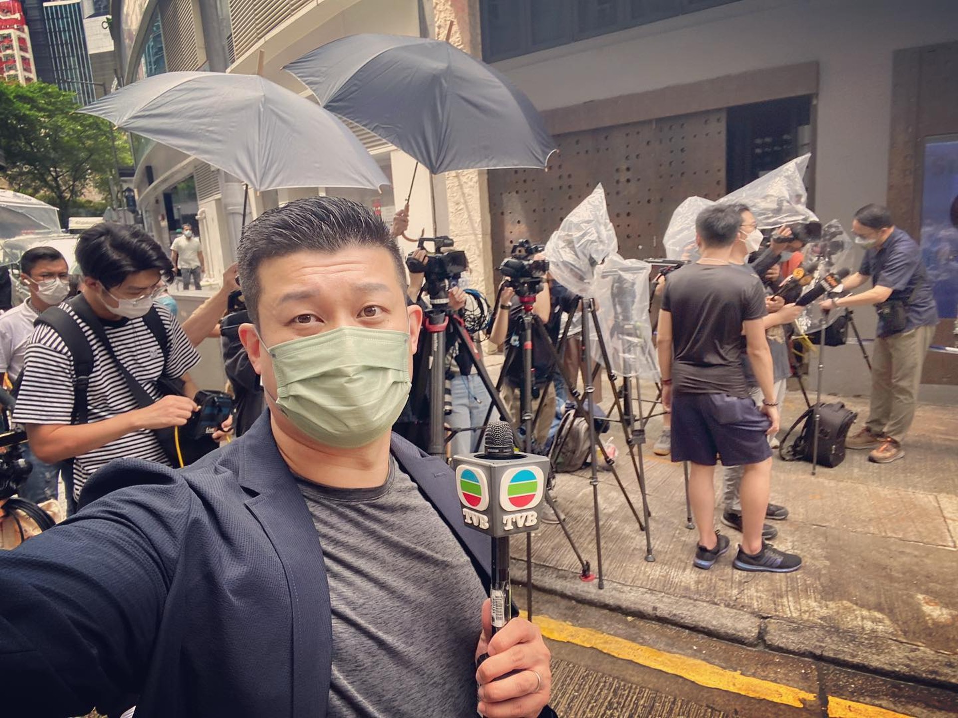 「一蚊Joe」在雲咸街自拍。(Instagram/@Master Joe 游莨維) 「一蚊Joe」在雲咸街自拍。(Instagram/@Master Joe 游莨維)