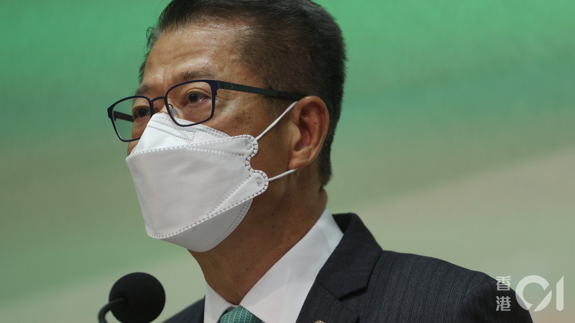 陳茂波料本年度赤字逾1千億財政儲備降至8千億印花稅收入大減 陳茂波料本年度赤字逾1千億財政儲備降至8千億印花稅收入大減