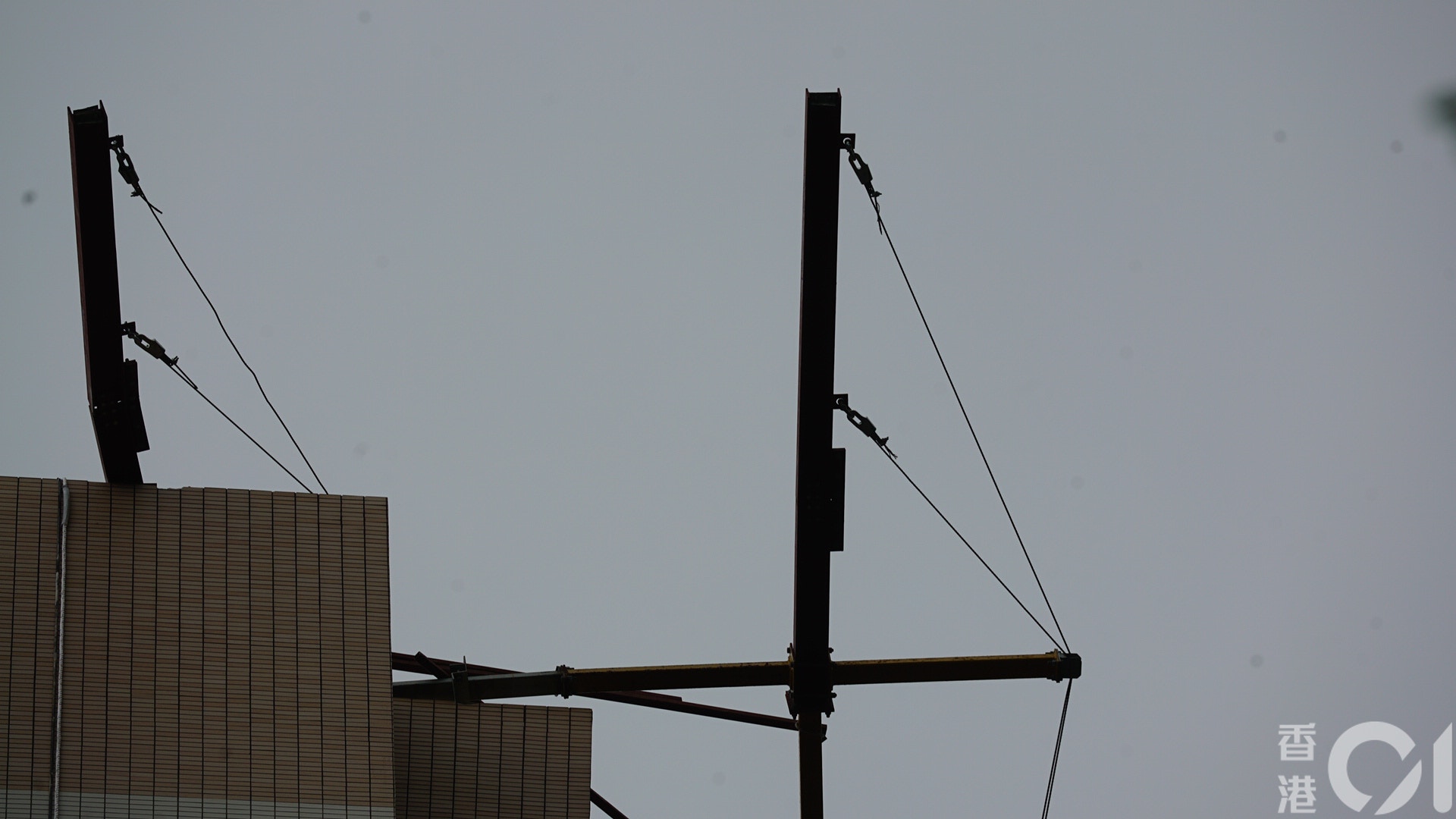 吊船兩死工傷 鋼纜斷裂吊架倒塌工程師 不排除安裝或工序出錯 吊船兩死工傷 鋼纜斷裂吊架倒塌工程師 不排除安裝或工序出錯