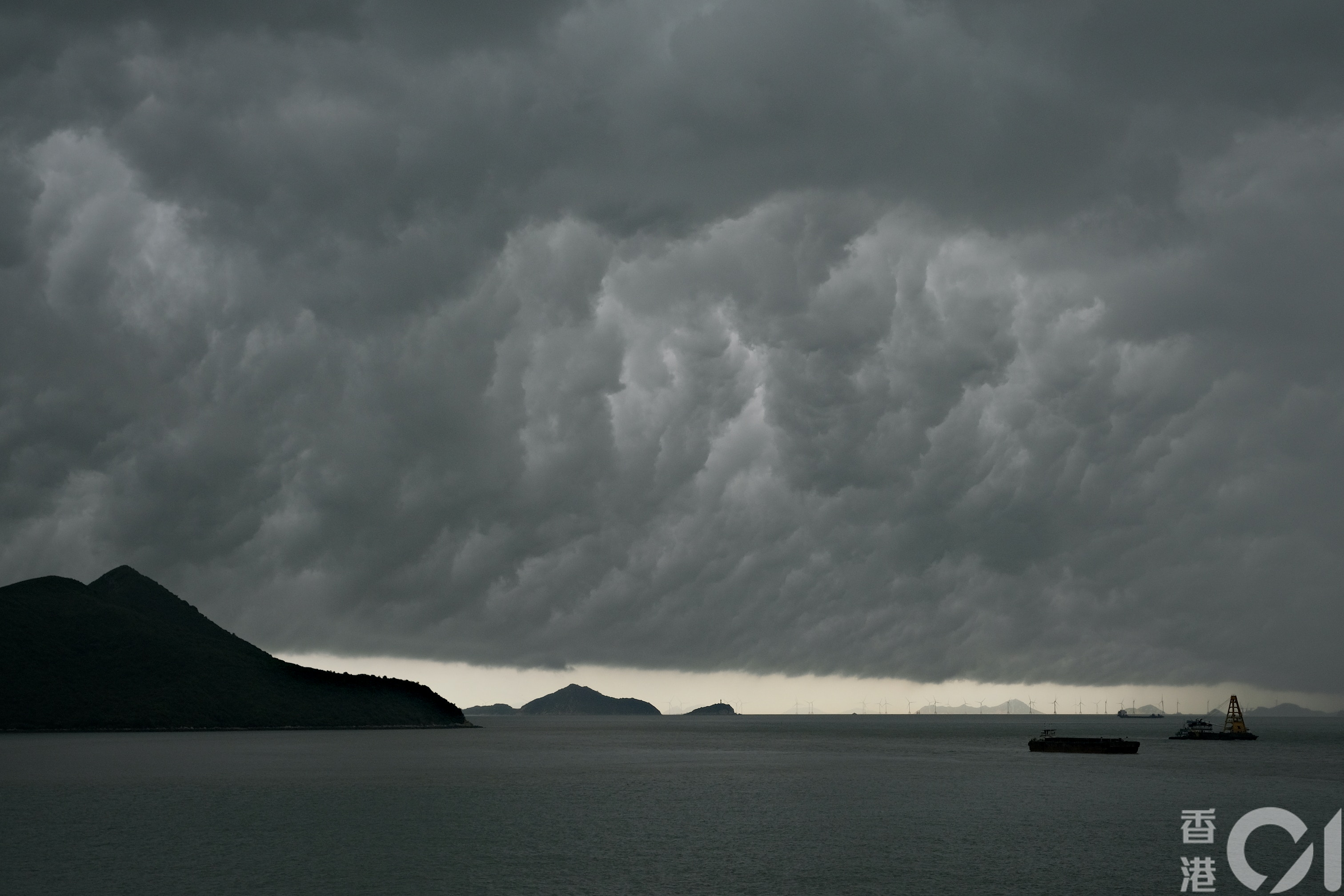 白晝如黑夜天文台預警雷雨帶橫過珠江口短期內廣泛地區大雨