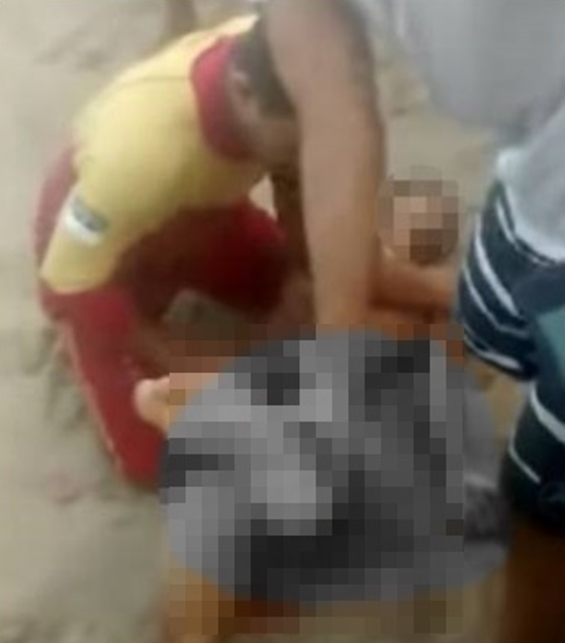 一名巴西少年的下體被鯊魚扯掉、失血過多身亡。(PRAIA DE PIEDADE@YouTube) 一名巴西少年的下體被鯊魚扯掉、失血過多身亡。(PRAIA DE PIEDADE@YouTube)