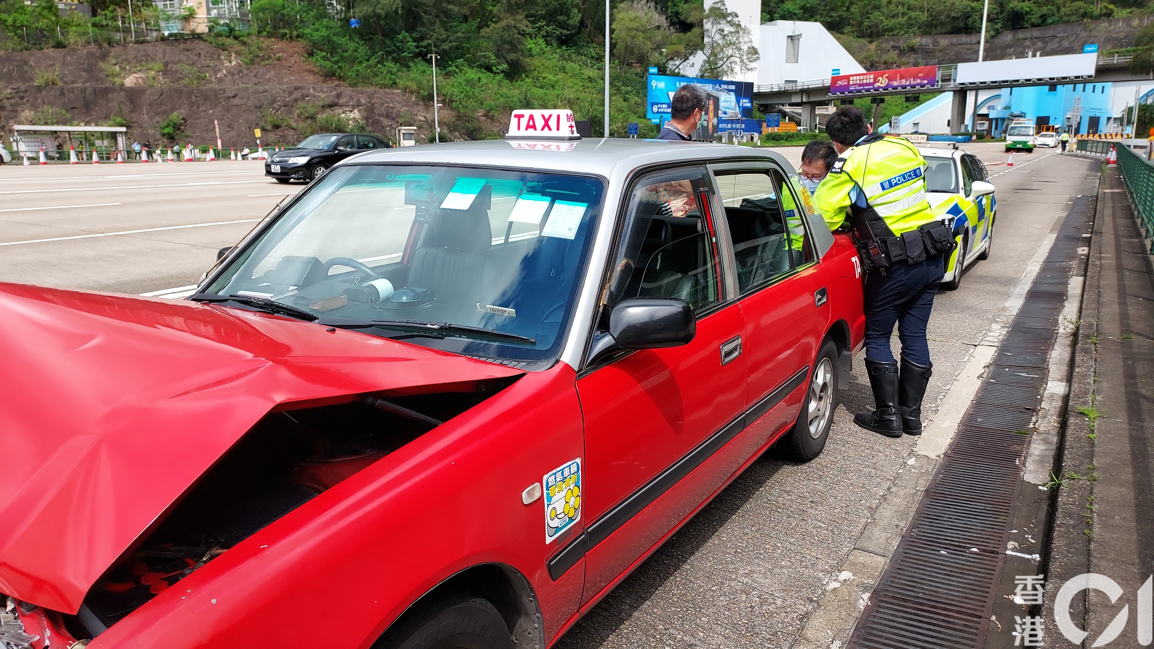 大老山隧道4車相撞1女子1男童輕傷往沙田方向擠塞