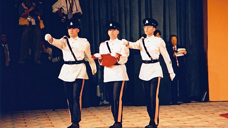 回歸25周年 警儀仗隊前警長親述降港英旗和升香港區旗驚險經過 回歸25周年 警儀仗隊前警長親述降港英旗和升香港區旗驚險經過