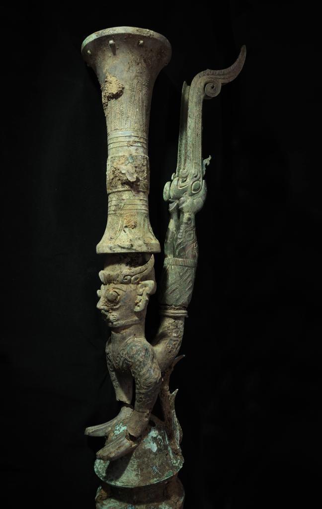 三星堆｜苦等3000年青銅鳥腳人像終找回「另一半」 升級為神像