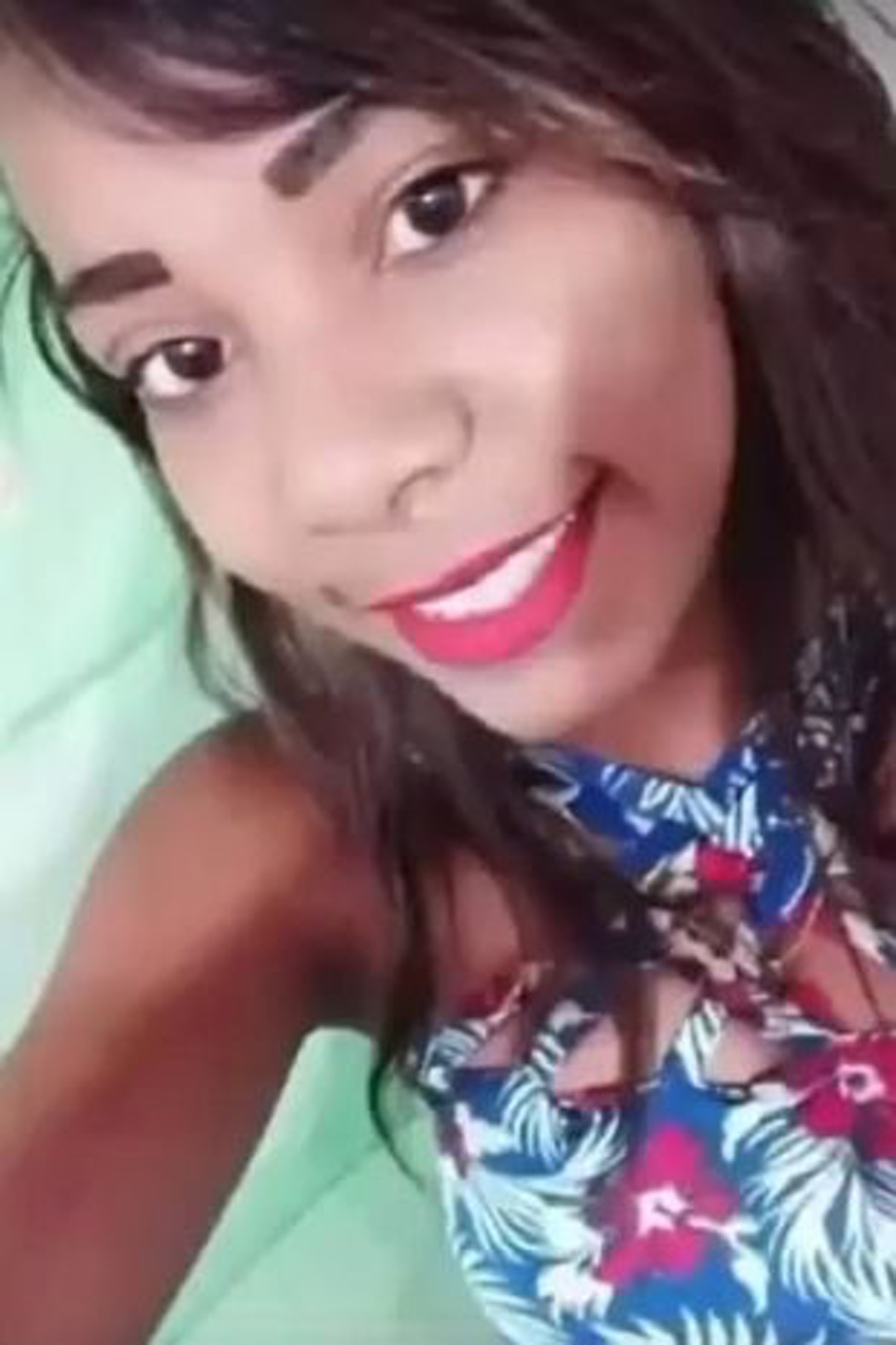 20歲人妻薇薇安(Viviane Rodrigues)洗衣服時,把手伸進洗衣機取衣服時意外觸電身亡。(網上圖片) 20歲人妻薇薇安(Viviane Rodrigues)洗衣服時,把手伸進洗衣機取衣服時意外觸電身亡。(網上圖片)