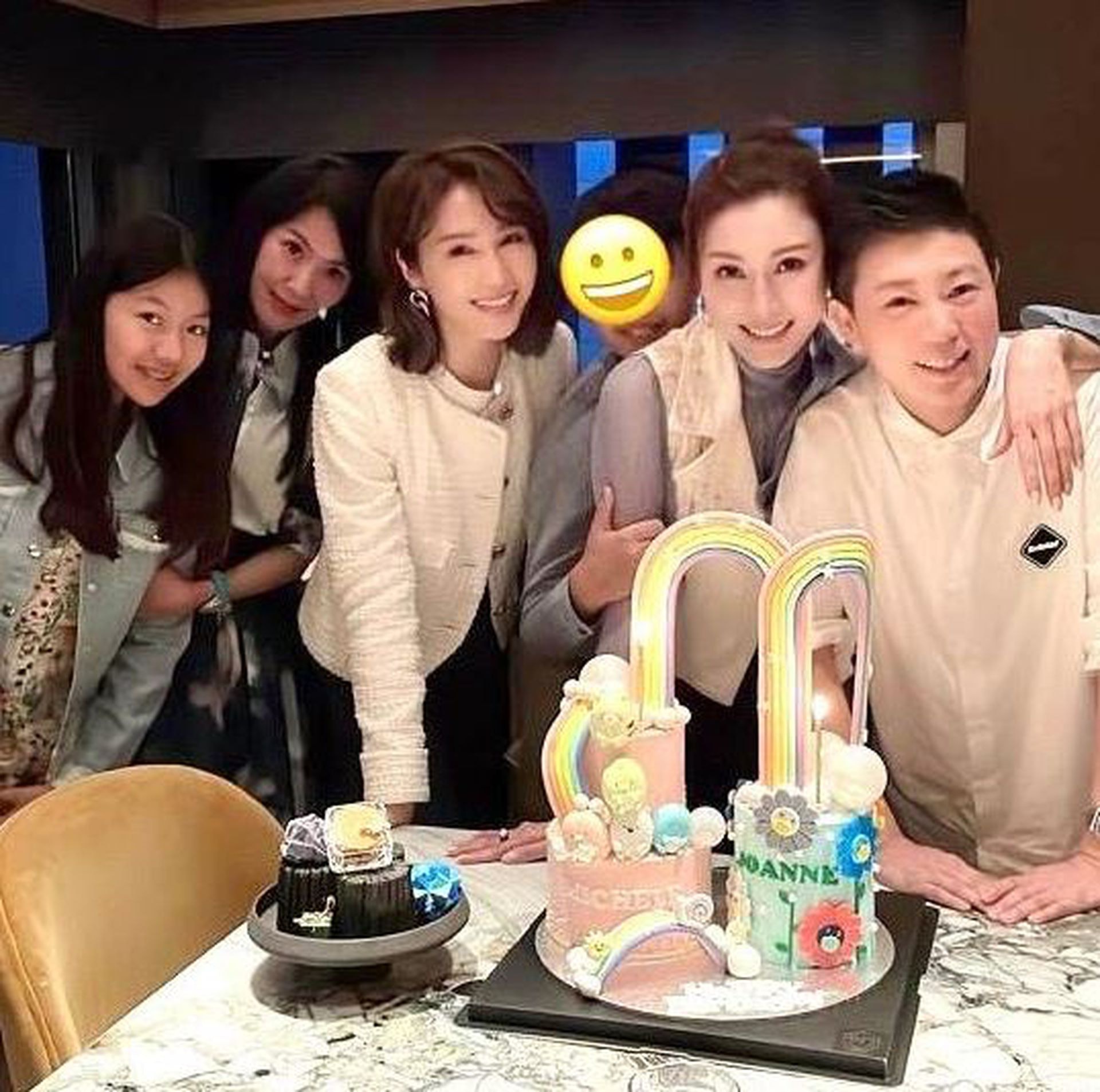 黎姿貼上聚會的合照,除了幫李嘉欣慶生之外,亦有為Joanne(右一)慶祝。(IG@gigilai_official) 黎姿貼上聚會的合照,除了幫李嘉欣慶生之外,亦有為Joanne(右一)慶祝。(IG@gigilai_official)