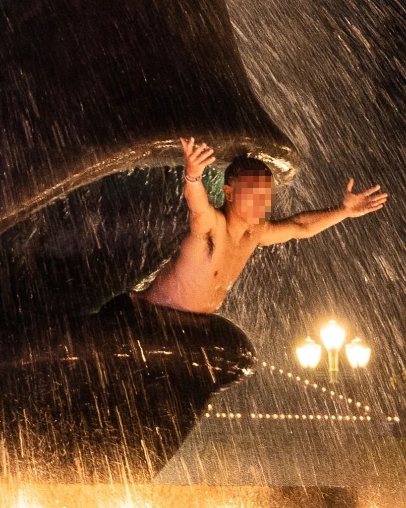 男子爬入迪士尼鯨魚噴水池嬉水迪士尼：尋求執法部門跟進