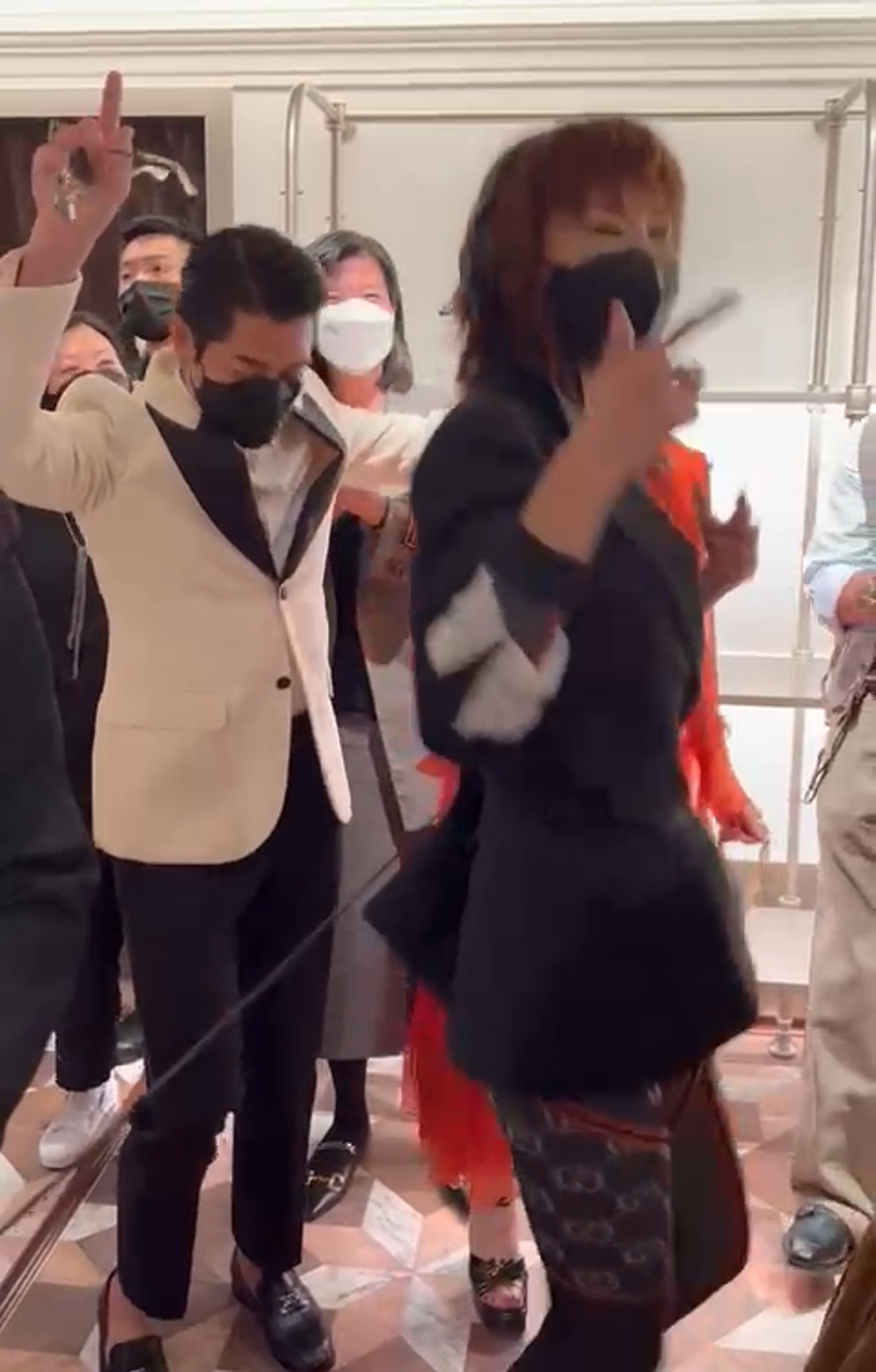 從短片中可以看到張曼玉十分興奮,身體隨著音樂擺動,(資料圖片) 從短片中可以看到張曼玉十分興奮,身體隨著音樂擺動,(資料圖片)