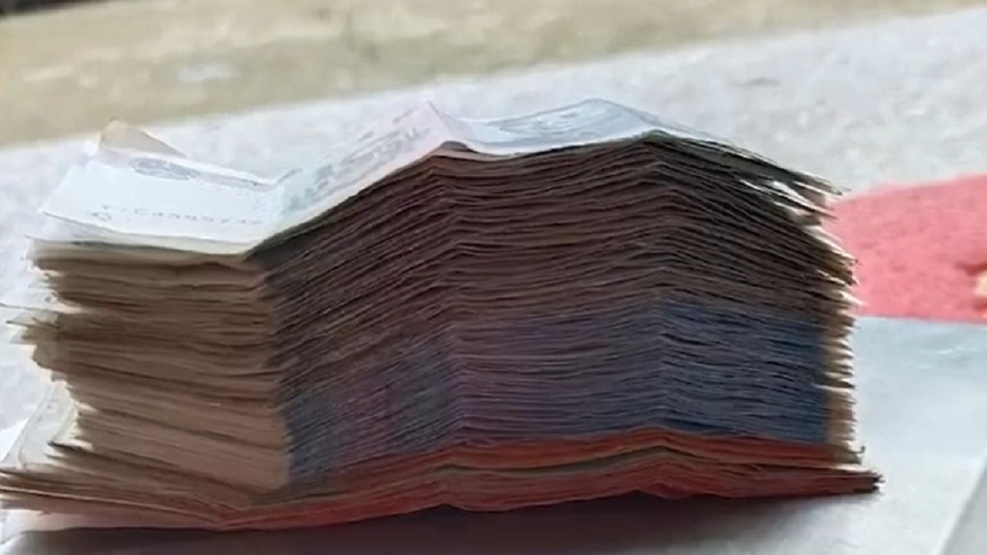 消息曝光後,網友們全都笑翻了,不少人留言,「我想問,這事孩子他媽知道嗎?」(視頻截圖 / 星新聞) 消息曝光後,網友們全都笑翻了,不少人留言,「我想問,這事孩子他媽知道嗎?」(視頻截圖 / 星新聞)