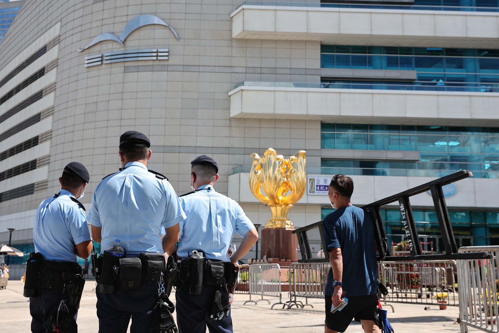 鄧炳強指放寬入職要求後,投考警察的人多了。(資料圖片/張浩維攝) 鄧炳強指放寬入職要求後,投考警察的人多了。(資料圖片/張浩維攝)