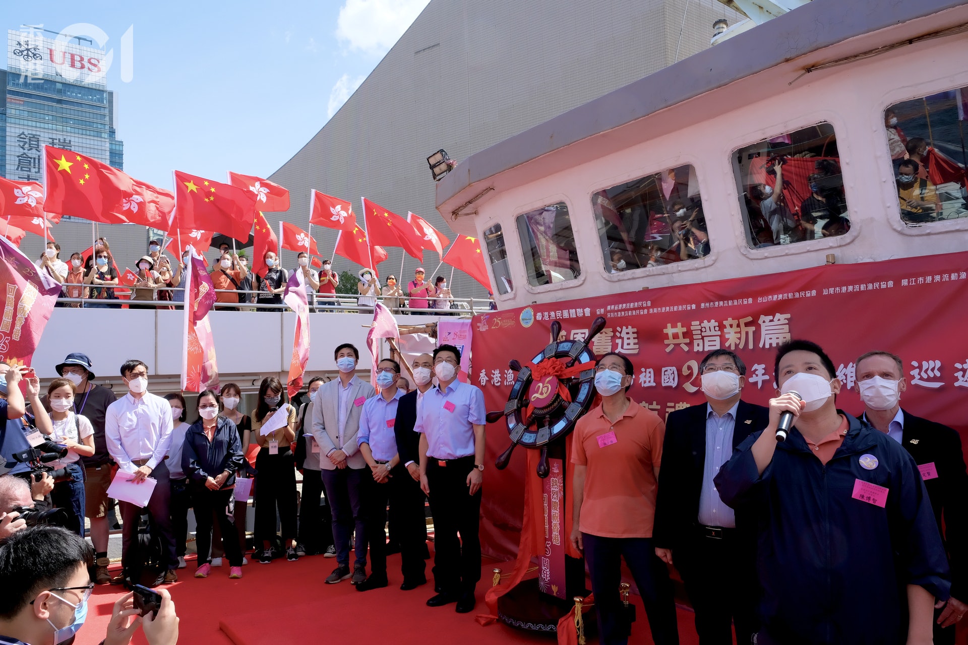 香港漁民團體聯會組織25艘大漁船,慶祝香港回歸25周年。(歐嘉樂攝) 香港漁民團體聯會組織25艘大漁船,慶祝香港回歸25周年。(歐嘉樂攝)