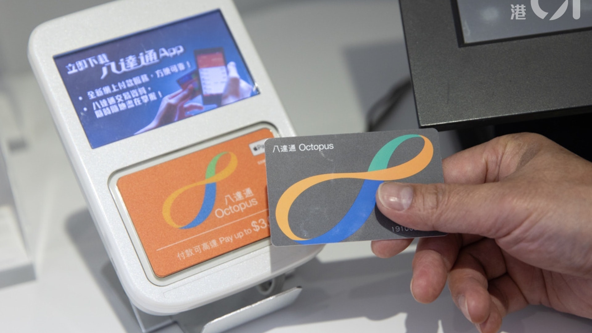 消費券|第二輪發放首周 24萬八達通用戶用盡2000元兼「使凸」 消費券|第二輪發放首周 24萬八達通用戶用盡2000元兼「使凸」