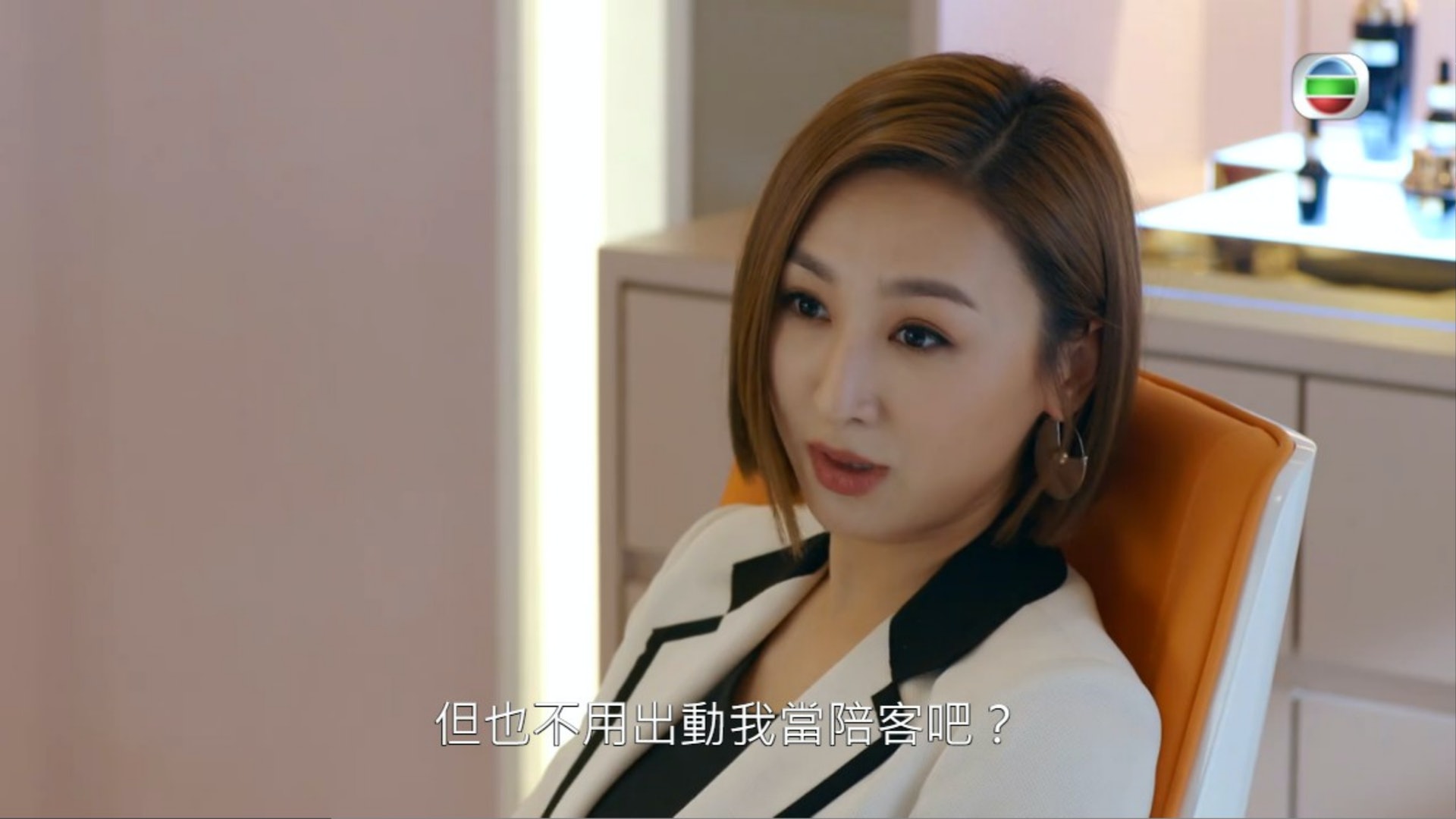 由高海寧任女主角的新劇《童時愛上你》首播,飾演霸氣女強人雷紫彤(Amanda)。 由高海寧任女主角的新劇《童時愛上你》首播,飾演霸氣女強人雷紫彤(Amanda)。