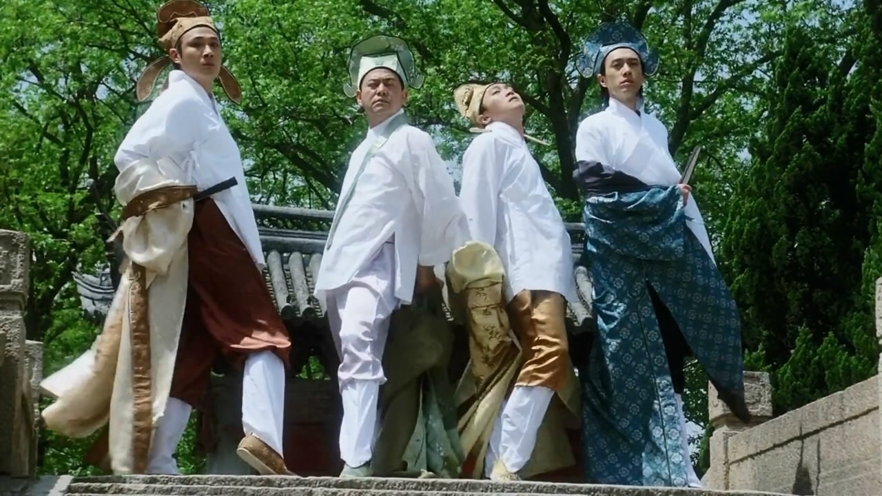 有網民指古代既無冷氣系統，亦不能隨時沖涼，加上衣着大多為長袖衫褲，不禁好奇「到底啲古人着咁多衫點過夏天？」。（《唐伯虎點秋香》劇照）