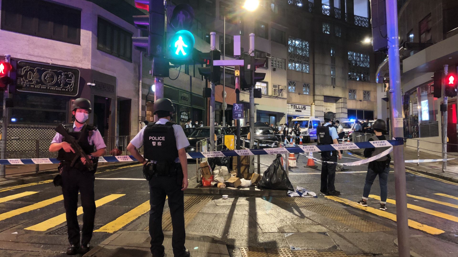 中環槍擊案|警方再拘1名非華裔男 2男被控今提堂 累計17人落網 中環槍擊案|警方再拘1名非華裔男 2男被控今提堂 累計17人落網