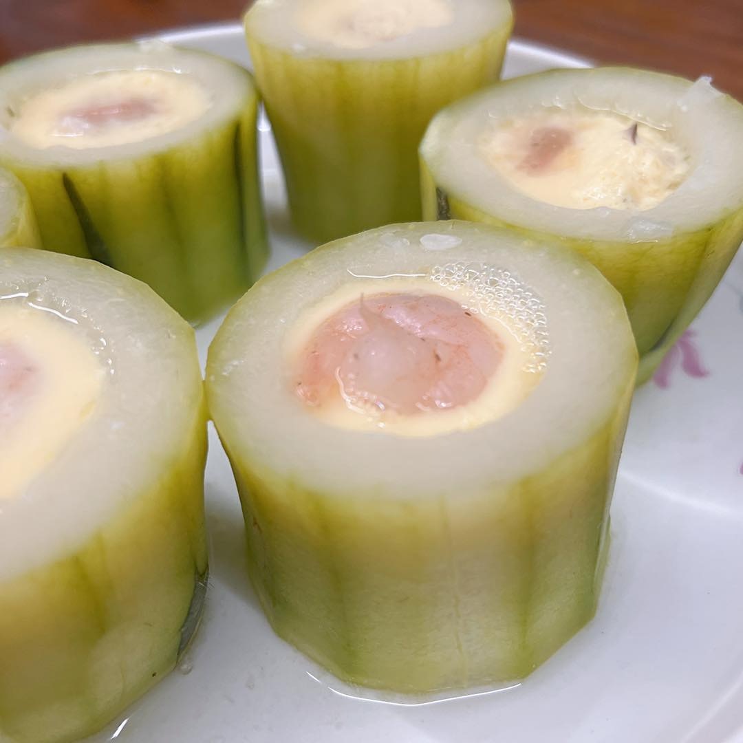 Jim Lau分享簡單食譜，4種食材即可製成鮮蝦節瓜茶碗蒸。（「Jim Lau - 註冊營養師」FB圖片）
