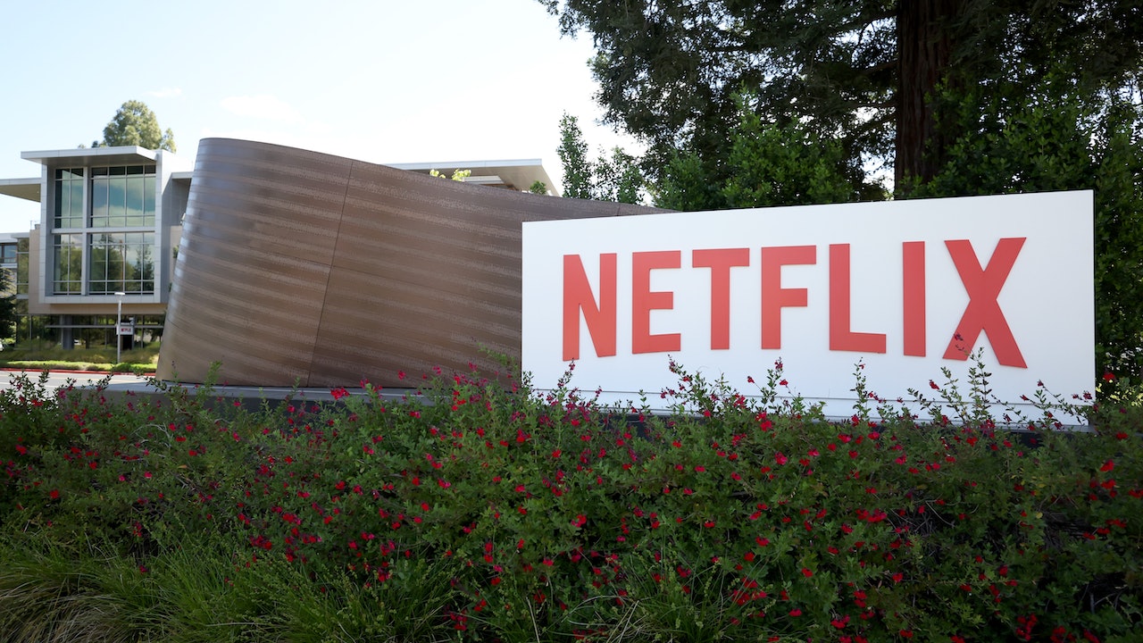 彭博爆Netflix廣告Plan詳情 月費9美金以下每小時睇4分鐘廣告 彭博爆Netflix廣告Plan詳情 月費9美金以下每小時睇4分鐘廣告