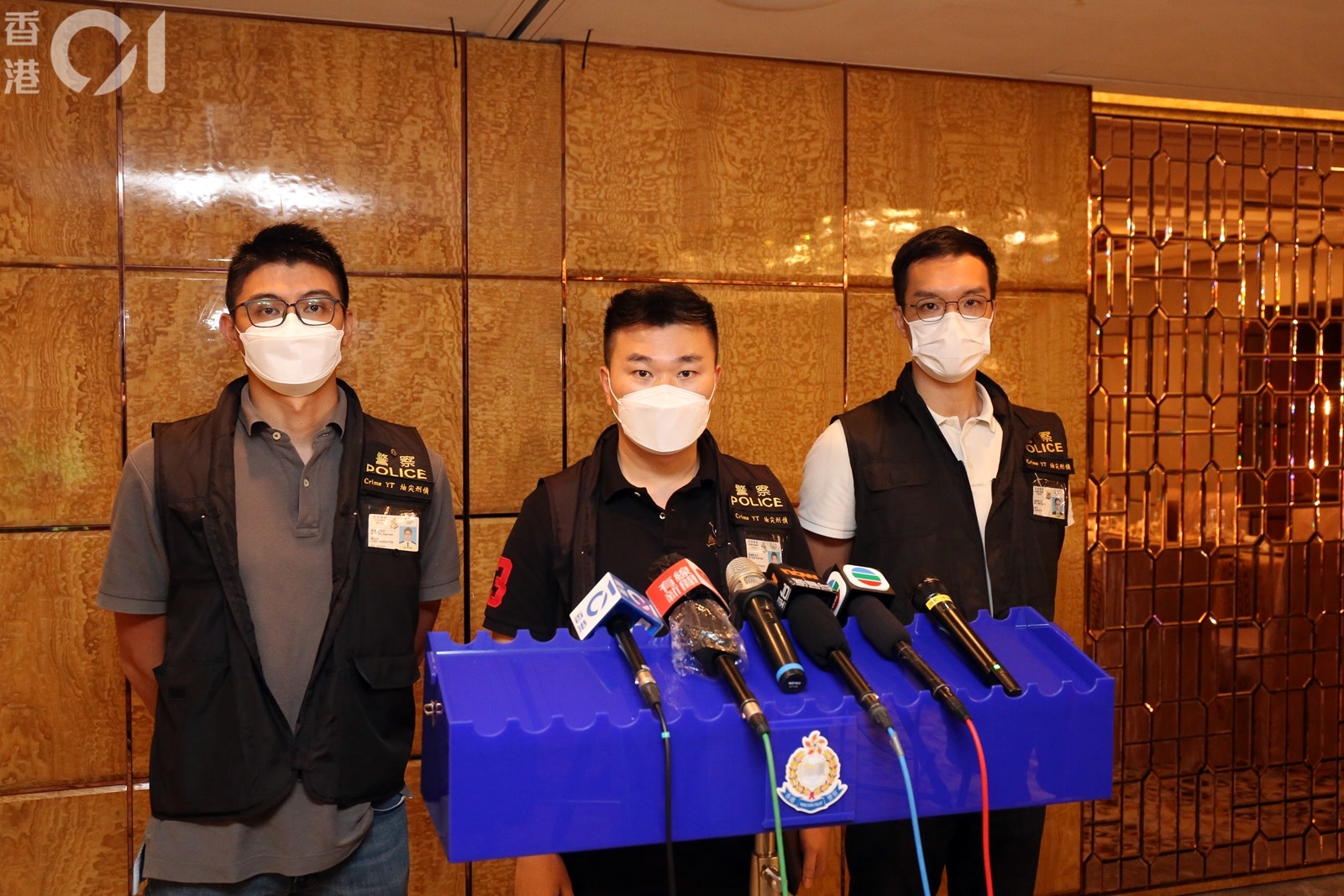 油尖警區助理指揮官賈錦琳(中)講述案情。(張家豪攝)