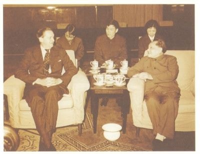 1979年3月，鄧小平在會見香港總督麥理浩。（資料圖片）