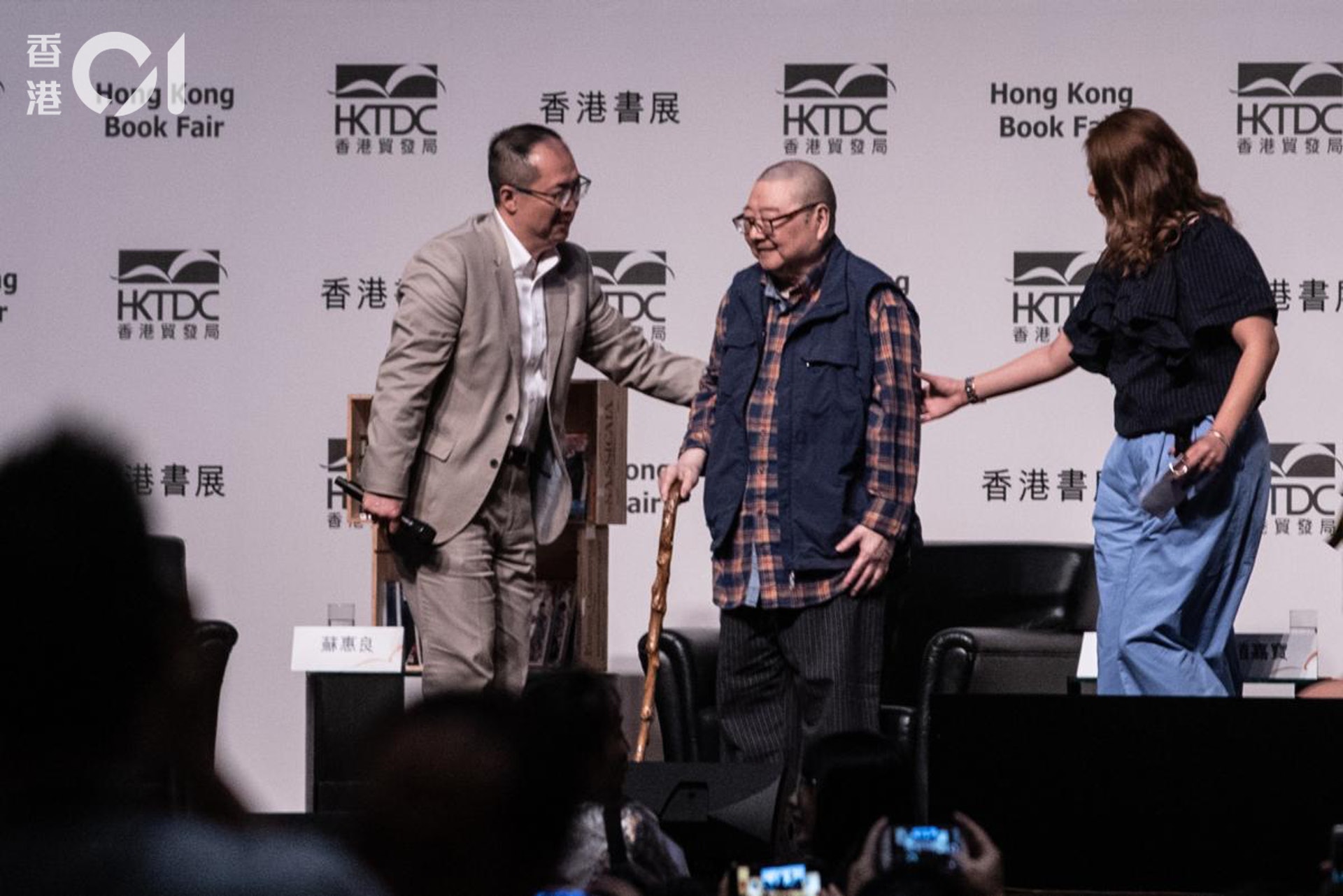 倪匡2019年曾出席香港書展的分享會。（資料圖片／方家遠攝）