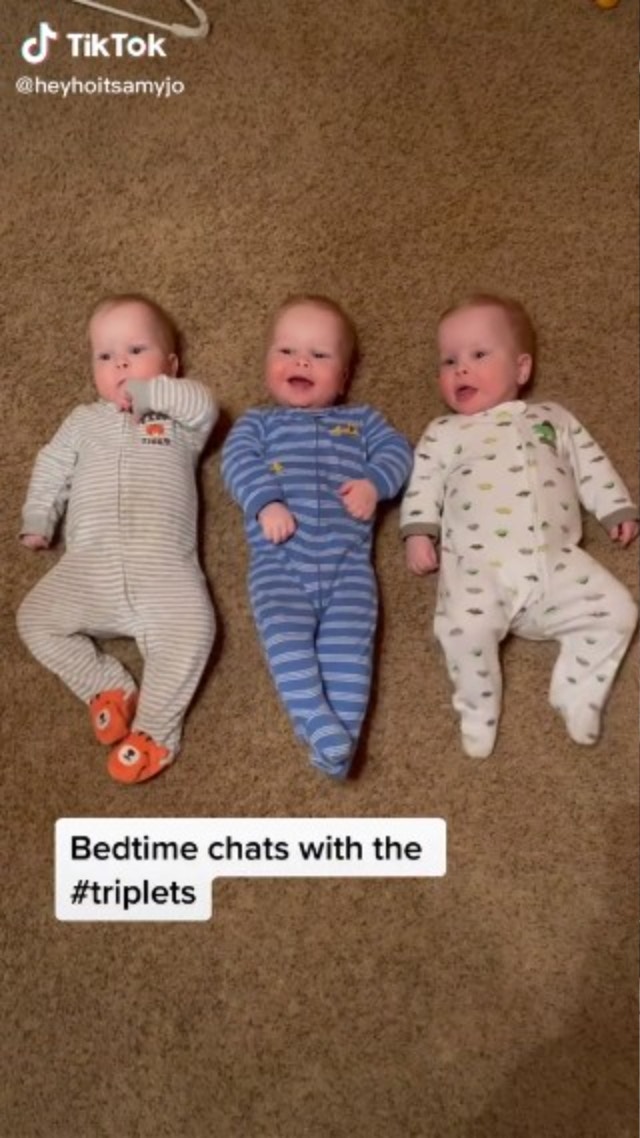 為了讓親朋好友好辨認，寶寶平時的衣物、餐具等個人用品，都會特別選用三個寶寶自己的代表色（TikTok截圖 / @heyhoitsamyjo）