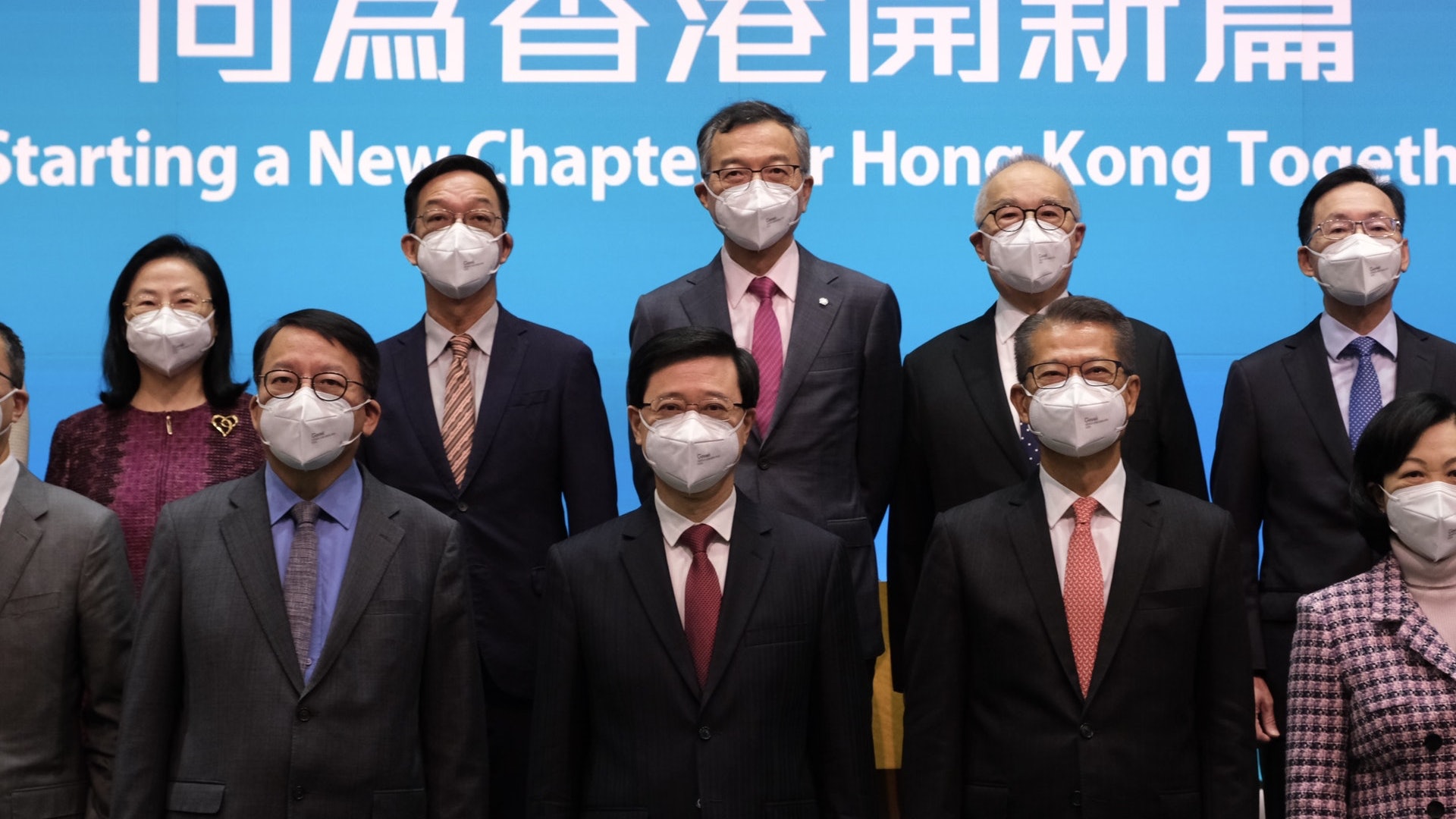 通關|李家超:積極探討縮短抵港隔離日數 未回應收緊社交距離 通關|李家超:積極探討縮短抵港隔離日數 未回應收緊社交距離