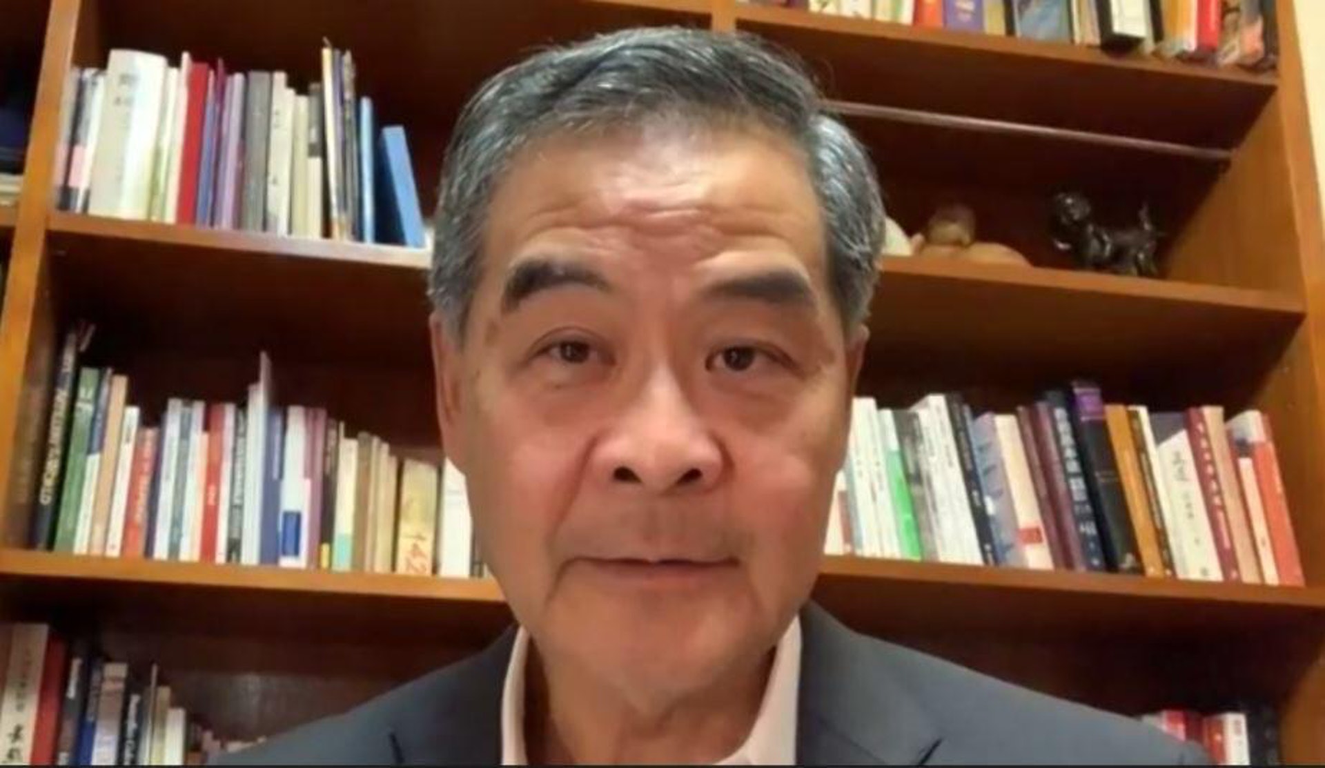 習近平表示「一國兩制」是好制度,沒有任何理由改變,必須長期堅持,梁振英形容是「定海神針」。 習近平表示「一國兩制」是好制度,沒有任何理由改變,必須長期堅持,梁振英形容是「定海神針」。