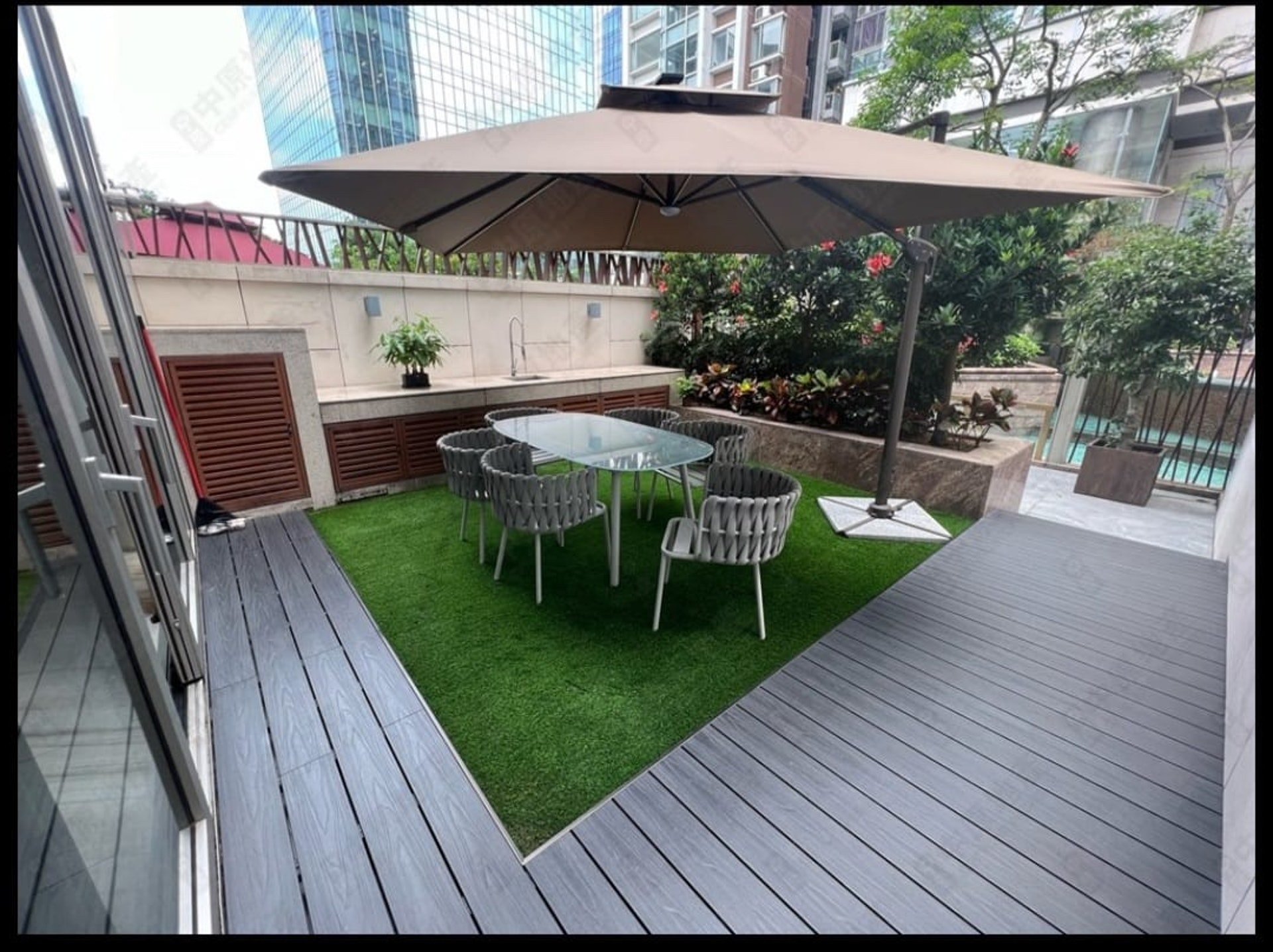 洋房連私人花園。(代理提供) 洋房連私人花園。(代理提供)