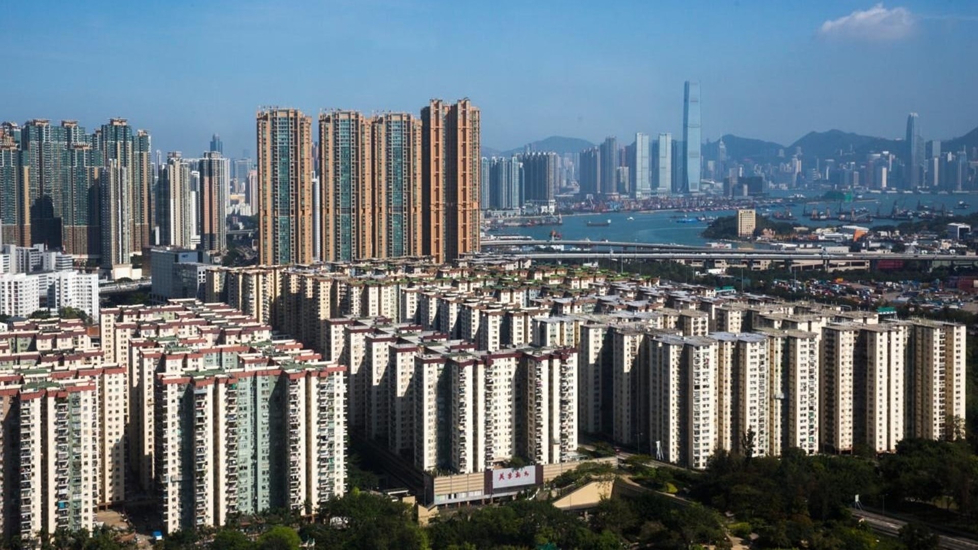 美孚新邨一伙高層雙景戶放盤8個月,累劈245萬易手單位,低市價約5%。 (資料圖片) 美孚新邨一伙高層雙景戶放盤8個月,累劈245萬易手單位,低市價約5%。 (資料圖片)