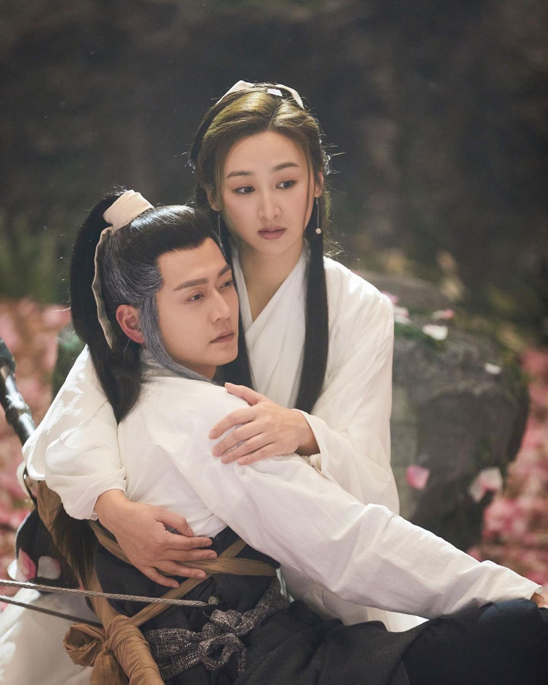 高海寧穿上全白色的古裝挑戰新角色。(IG/@sammkoling) 高海寧穿上全白色的古裝挑戰新角色。(IG/@sammkoling)