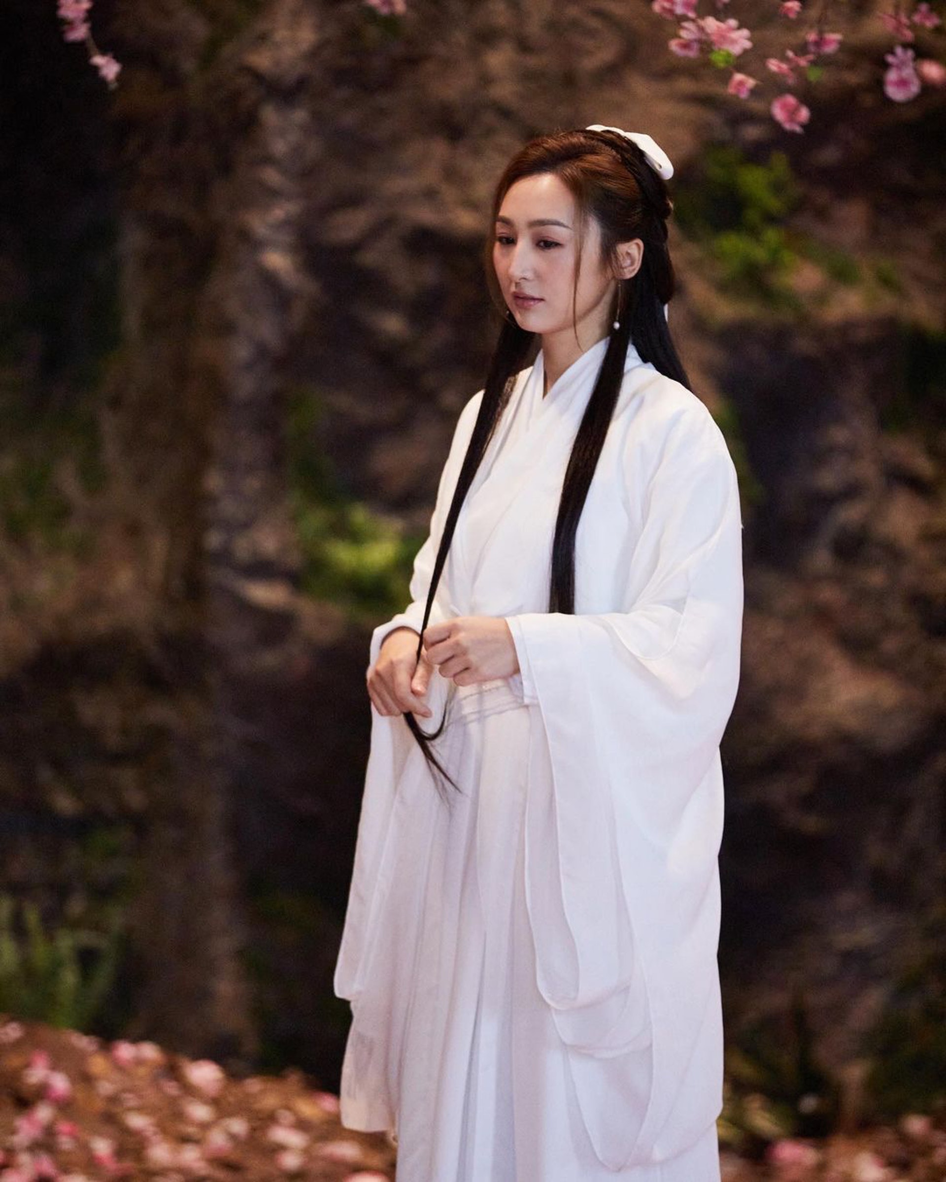 有網民自薦飾演尹志平,說道:「請問尹志平角色請到了人嗎?」,場面非常好笑。(IG/@sammkoling) 有網民自薦飾演尹志平,說道:「請問尹志平角色請到了人嗎?」,場面非常好笑。(IG/@sammkoling)