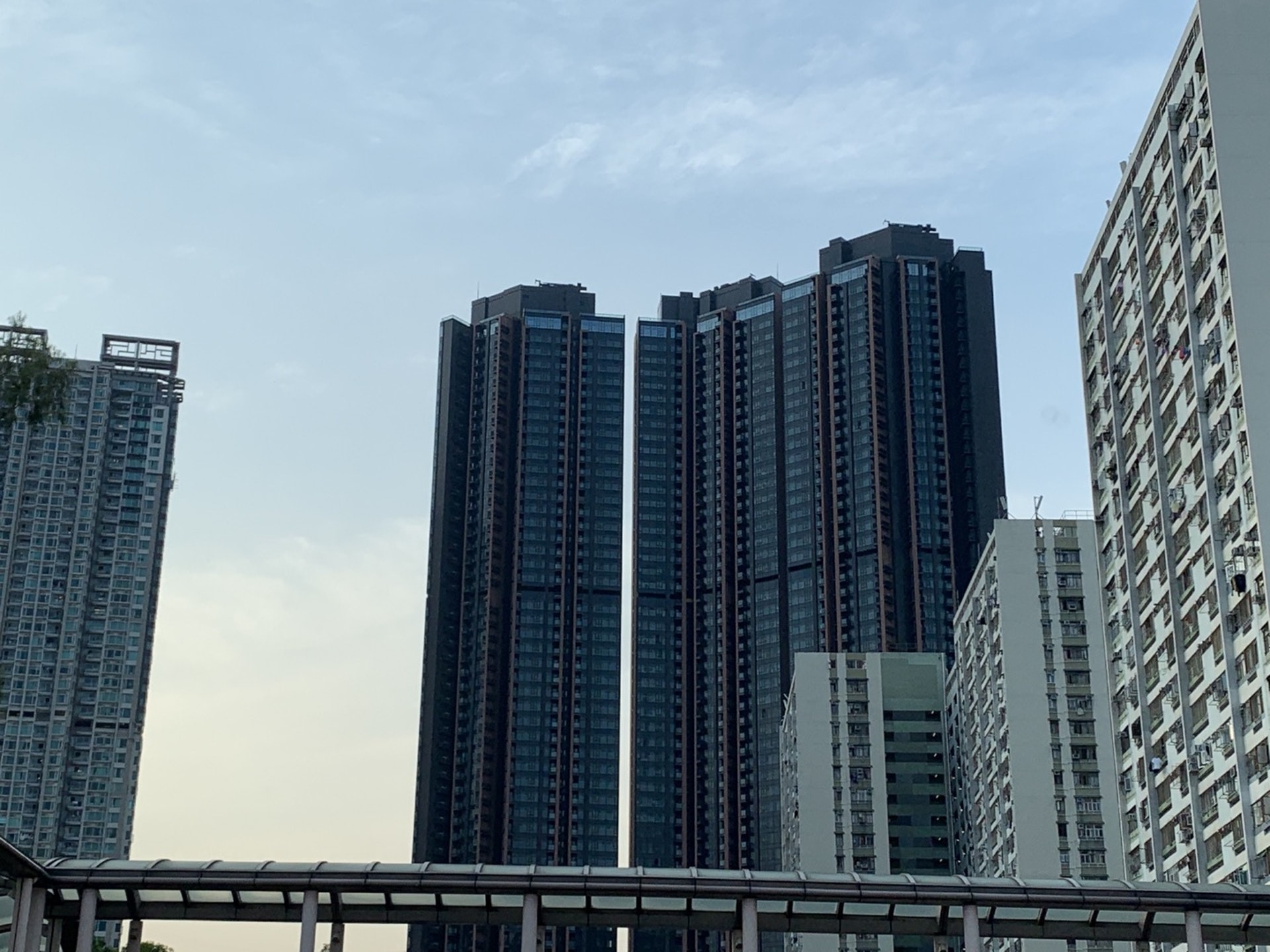 大圍柏傲莊 I 的外牆棚架已經拆除。 大圍柏傲莊 I 的外牆棚架已經拆除。