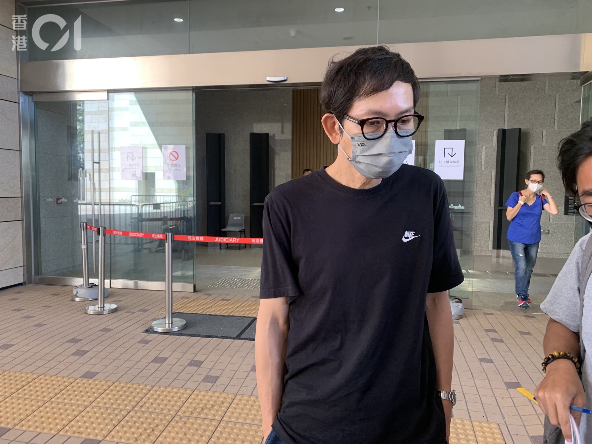 死者丈夫王德明希望其妻吳美寶的死,能提醒服同樣藥物的人士,因為其副作用是關乎生死。(劉安琪攝) 死者丈夫王德明希望其妻吳美寶的死,能提醒服同樣藥物的人士,因為其副作用是關乎生死。(劉安琪攝)
