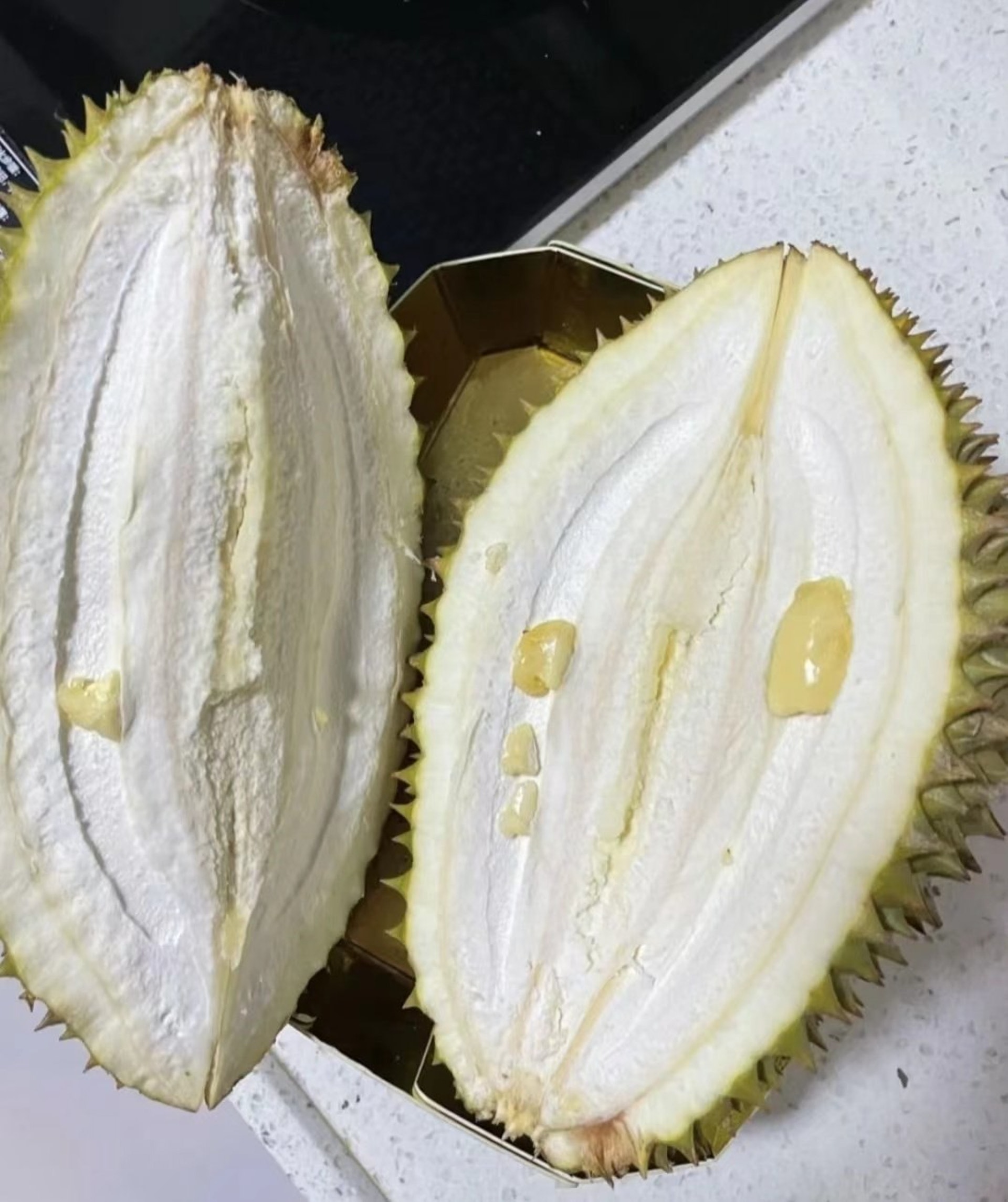 有網民在討論區分享自己的「好手氣」,買了個內裏全是迷你果肉的榴槤。(facebook專頁「爆廢公社」圖片) 有網民在討論區分享自己的「好手氣」,買了個內裏全是迷你果肉的榴槤。(facebook專頁「爆廢公社」圖片)