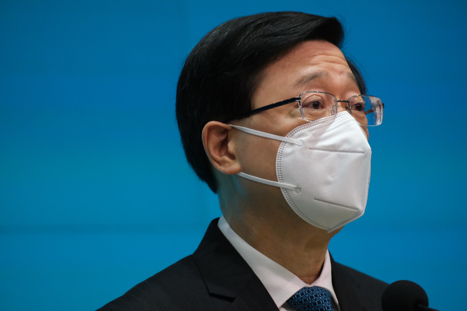 2022年7月12日,特首李家超出席行政會議前見記者。(盧翊銘攝) 2022年7月12日,特首李家超出席行政會議前見記者。(盧翊銘攝)