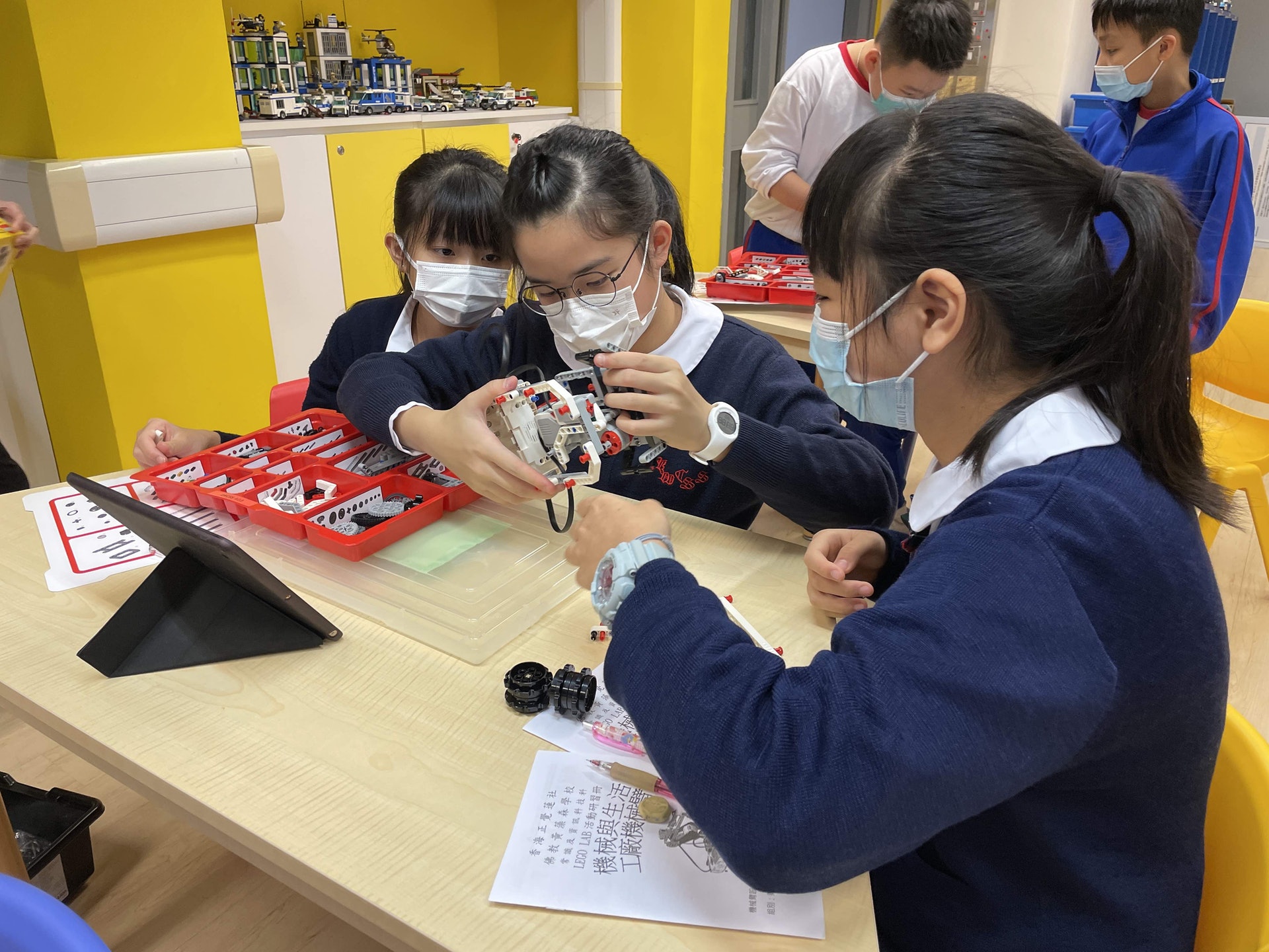 小六-工廠機械臂工程師(香海正覺蓮社佛教黃藻森學校提供) 小六-工廠機械臂工程師(香海正覺蓮社佛教黃藻森學校提供)
