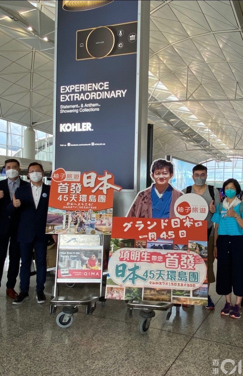 「旅遊達人」項明生籌辦的45天日本環島遊將於今日早上出發，共有18名團友參與。（林澤鋒攝）