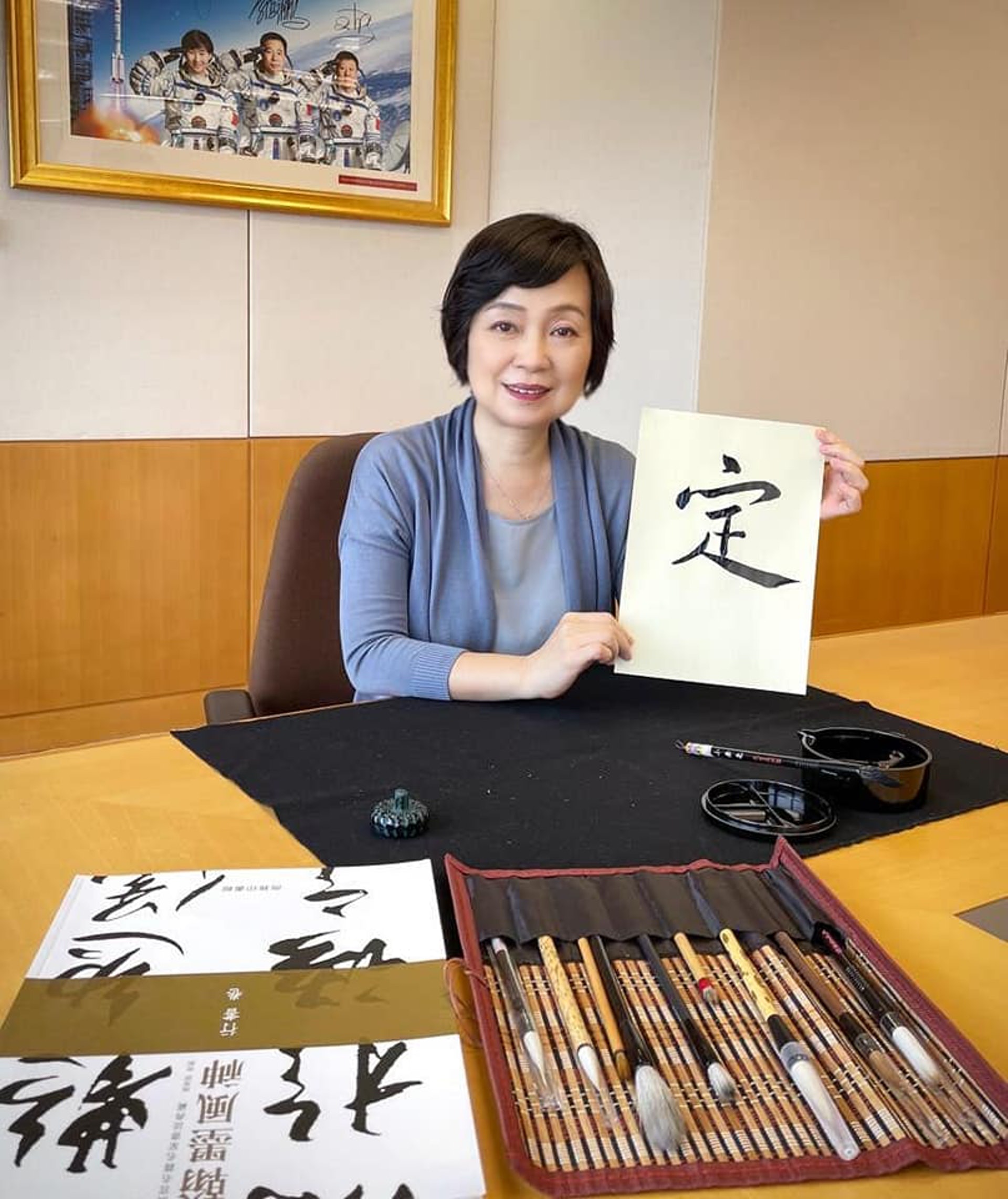 教育局局長蔡若蓮發起「一人一字勉考生」行動,呼籲關心考生的人士,在社交平台上以「一人一字」方式勉勵考生,為他們送上祝福和鼓勵。(蔡若蓮FB圖片) 教育局局長蔡若蓮發起「一人一字勉考生」行動,呼籲關心考生的人士,在社交平台上以「一人一字」方式勉勵考生,為他們送上祝福和鼓勵。(蔡若蓮FB圖片)
