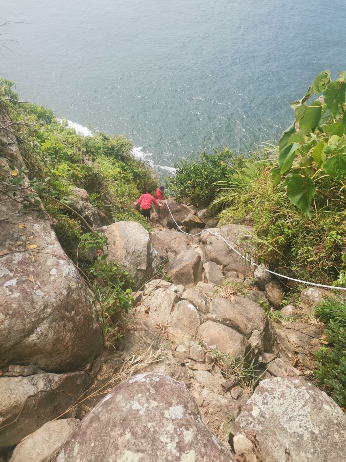 民安隊應消防要求，協助搜索一名在西貢布袋澳失蹤的行山人士。( 動感民安隊Facebook圖片）