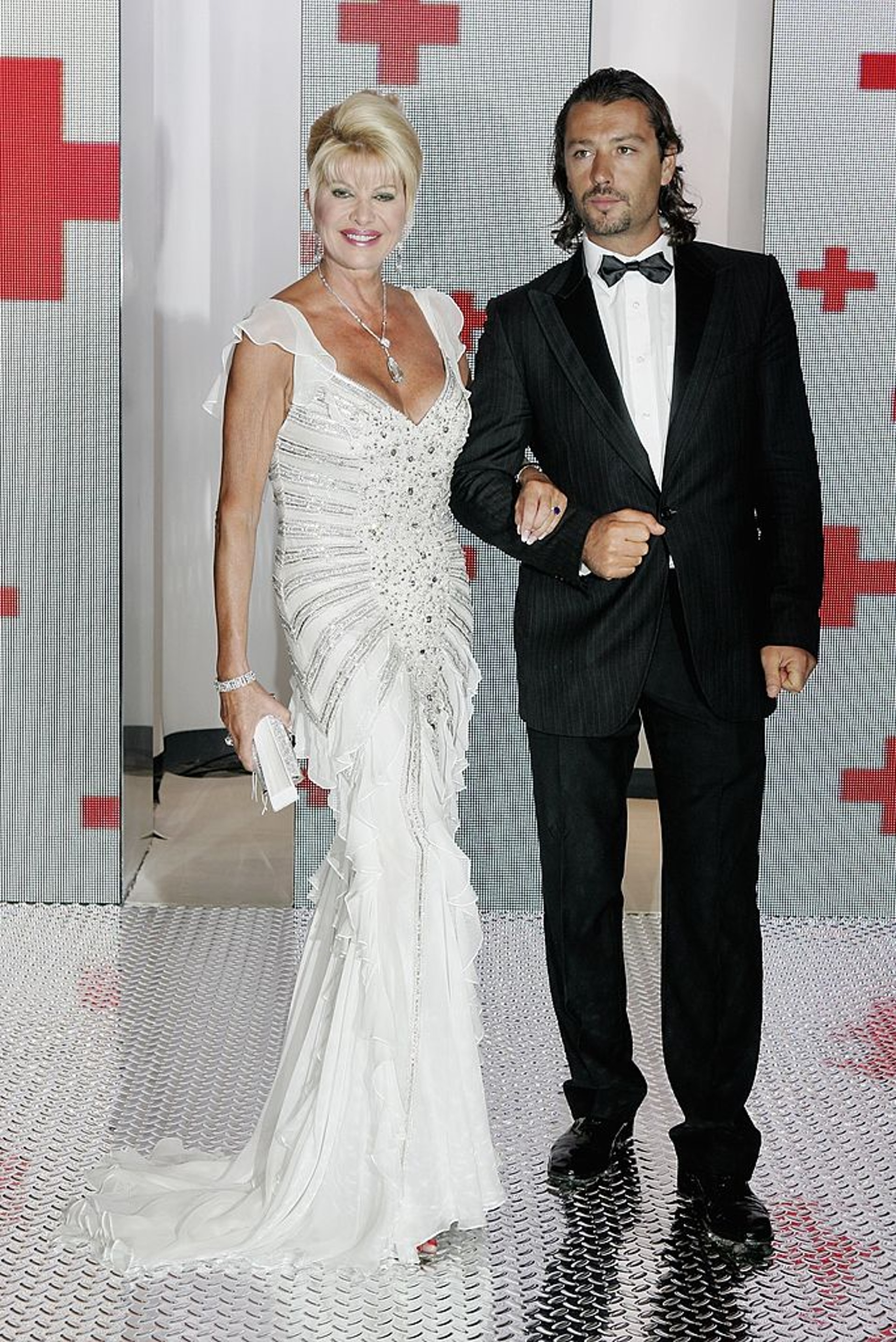 伊萬娜逝世：圖為伊萬娜2006年8月與男友魯比孔迪（Rossano Rubicondi）合照，魯比孔迪後來在2008年成為伊萬娜的第四任丈夫，兩人在2009年離婚（Getty）