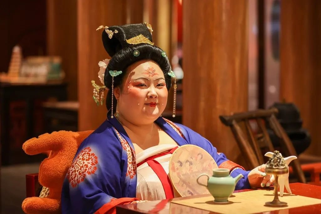 藥物副作用胖至120公斤28歲美術生改變心態扮楊貴妃找回自信