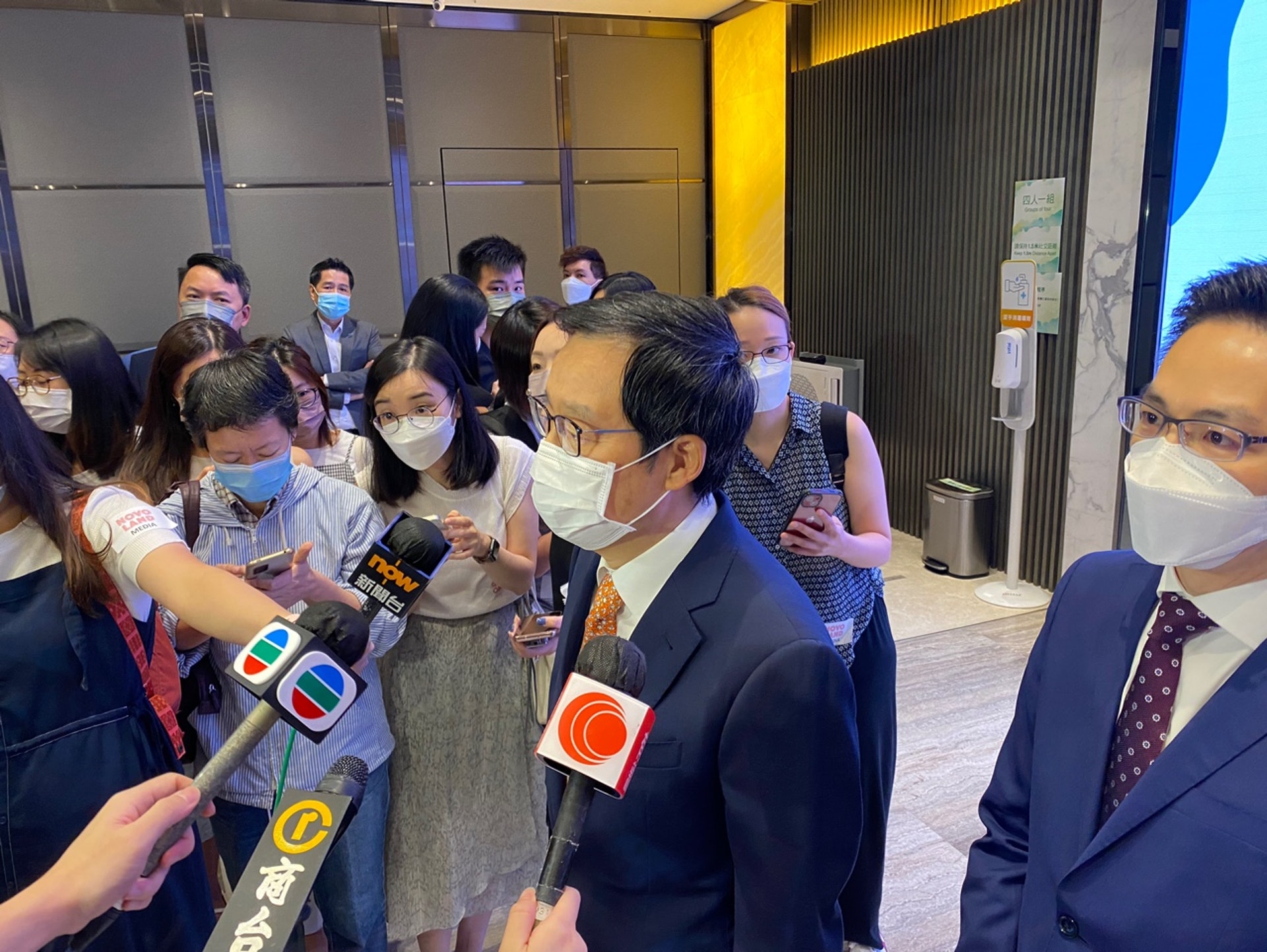 新地雷霆預計,下半年樓市表現將較上半年好。而漸進式付款方法是為幫助年輕人輕鬆上車。 新地雷霆預計,下半年樓市表現將較上半年好。而漸進式付款方法是為幫助年輕人輕鬆上車。