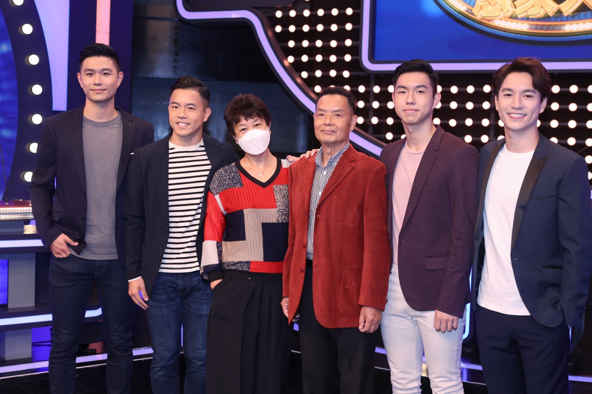 吳偉豪高顏值四兄弟與爸媽亮相節目二哥曾考訓練班因一原因放棄 吳偉豪高顏值四兄弟與爸媽亮相節目二哥曾考訓練班因一原因放棄