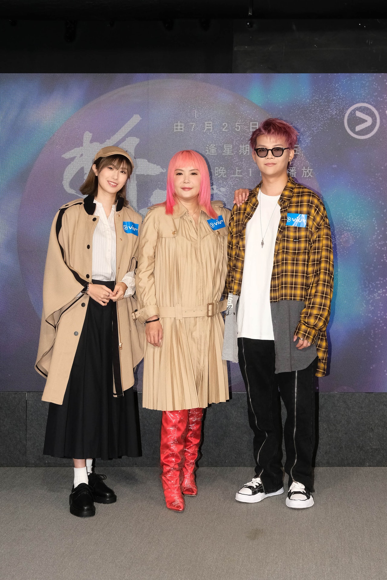 杜如風(中)、ERROR成員保錡(吳保錡)和「Kathy仔」王頌茵(左)出席ViuTV新節目《拆你個夢》記者會。 杜如風(中)、ERROR成員保錡(吳保錡)和「Kathy仔」王頌茵(左)出席ViuTV新節目《拆你個夢》記者會。