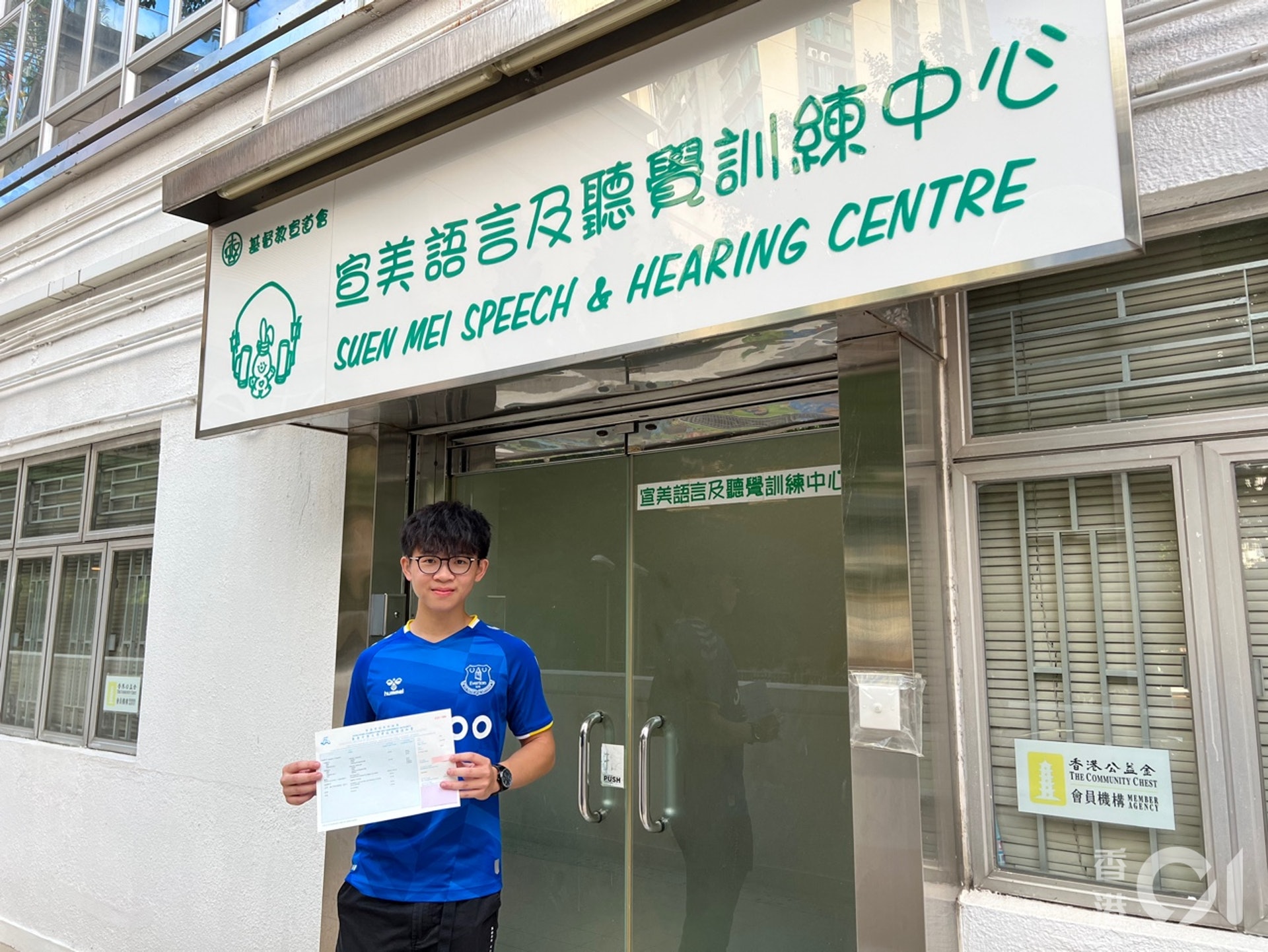 梁梓朗剛出生便確診雙耳極度嚴重聽障,須借助助聽器才可聽到別人說話,但先天的缺憾並沒有阻止他求學的精神。(馬煒傑攝) 梁梓朗剛出生便確診雙耳極度嚴重聽障,須借助助聽器才可聽到別人說話,但先天的缺憾並沒有阻止他求學的精神。(馬煒傑攝)