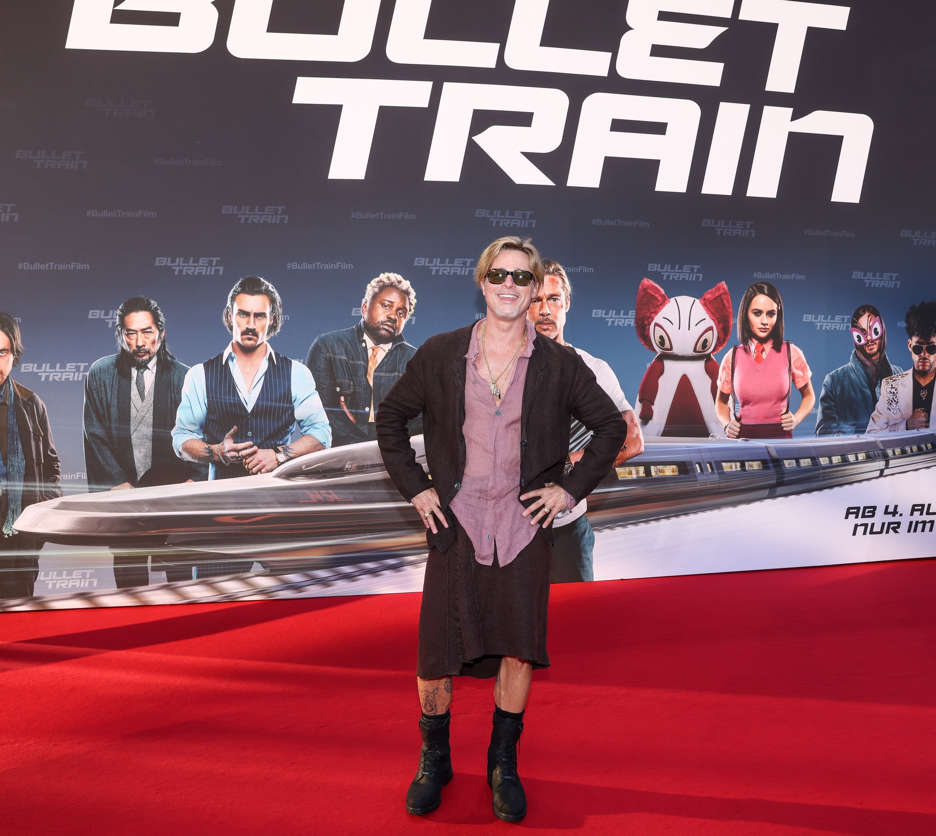 畢彼特著裙裝出席首映。(Getty Images) 畢彼特著裙裝出席首映。(Getty Images)